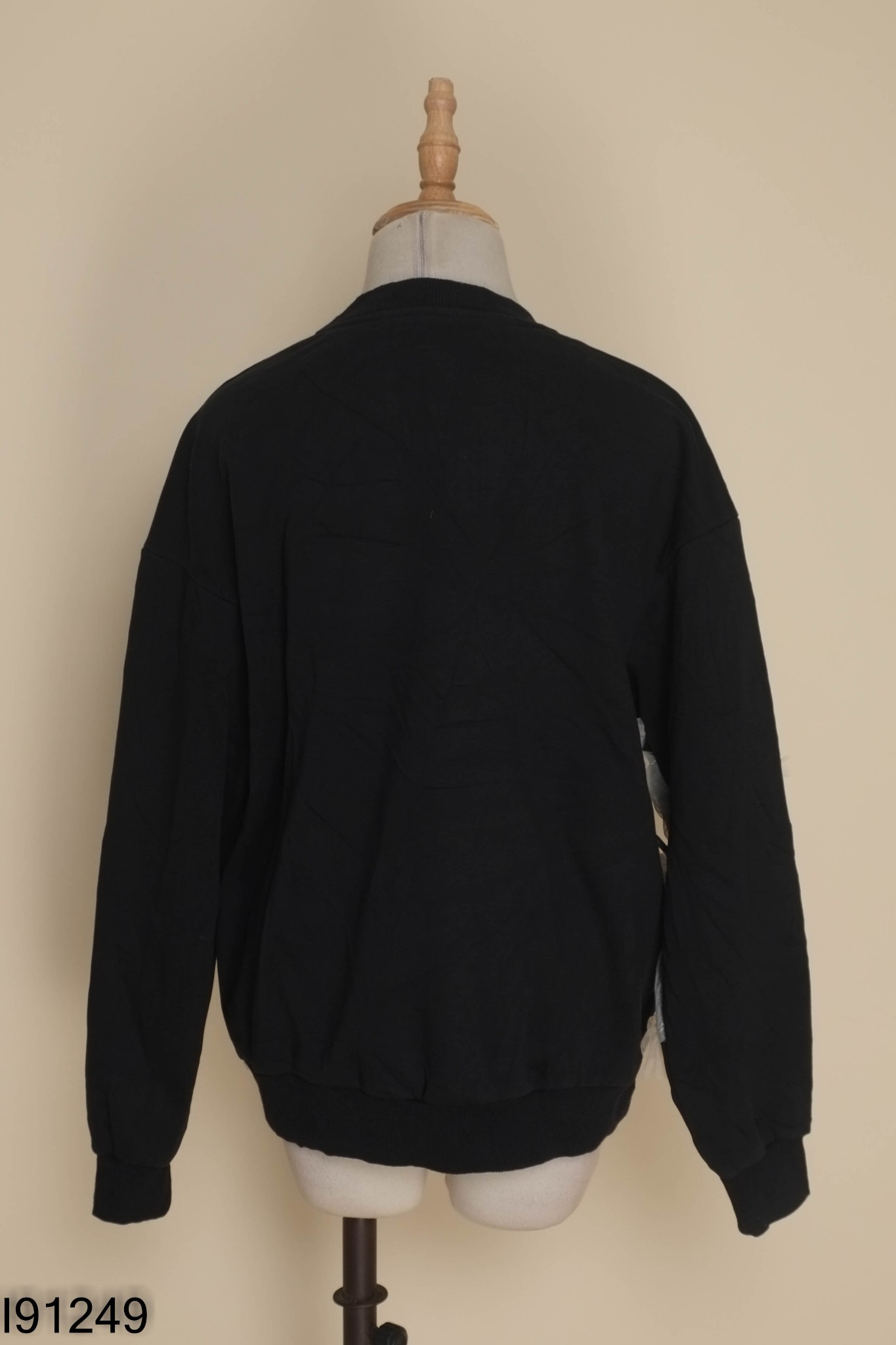 Áo sweater đen phối lưới be