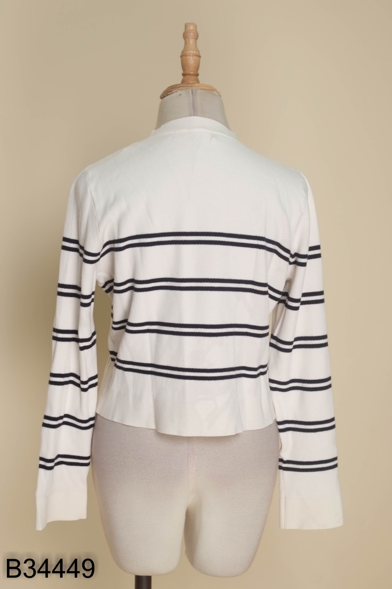 Áo cardigans kem kẻ đen