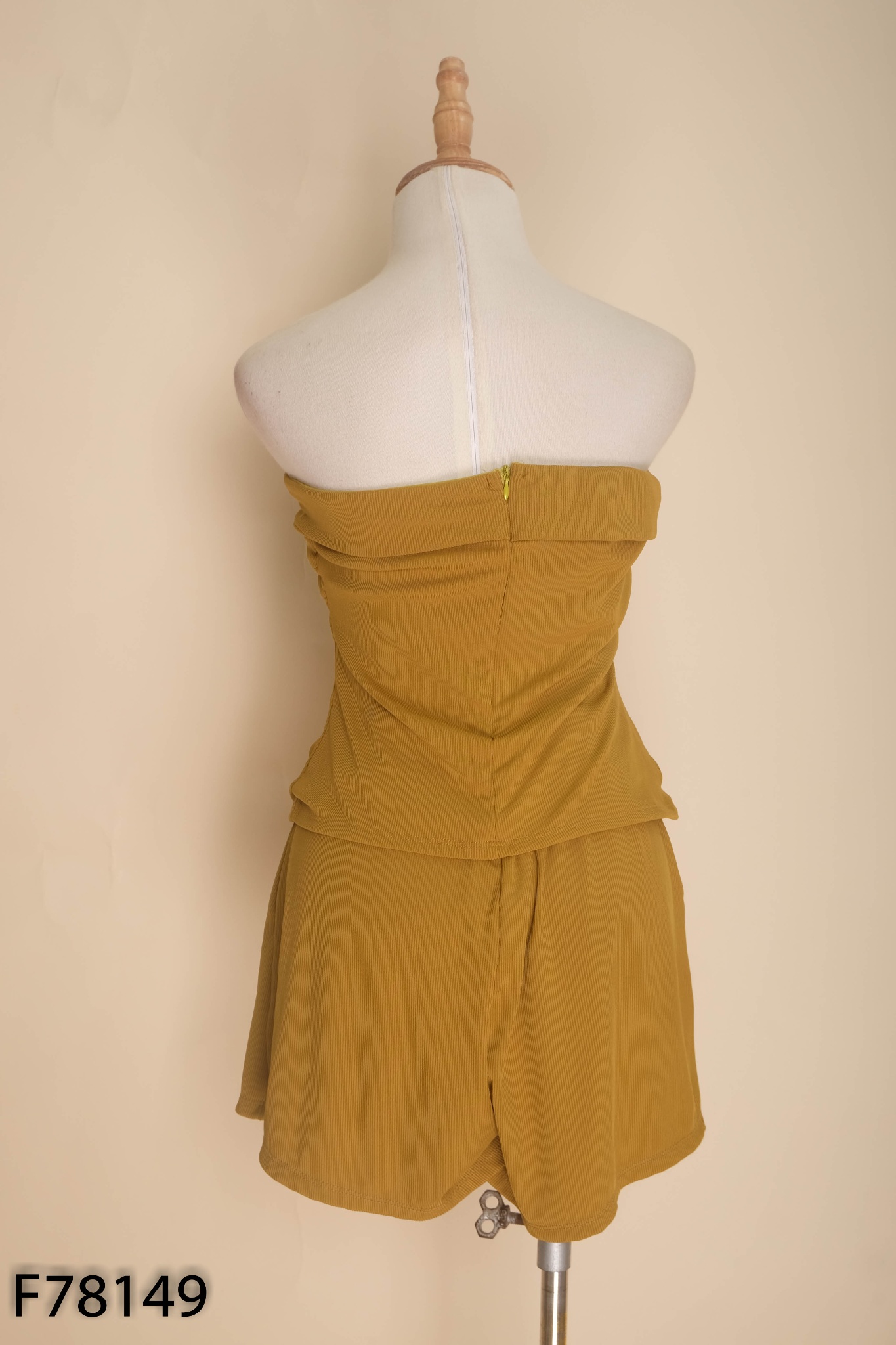 Set Áo quây nâu vàng + quần shorts