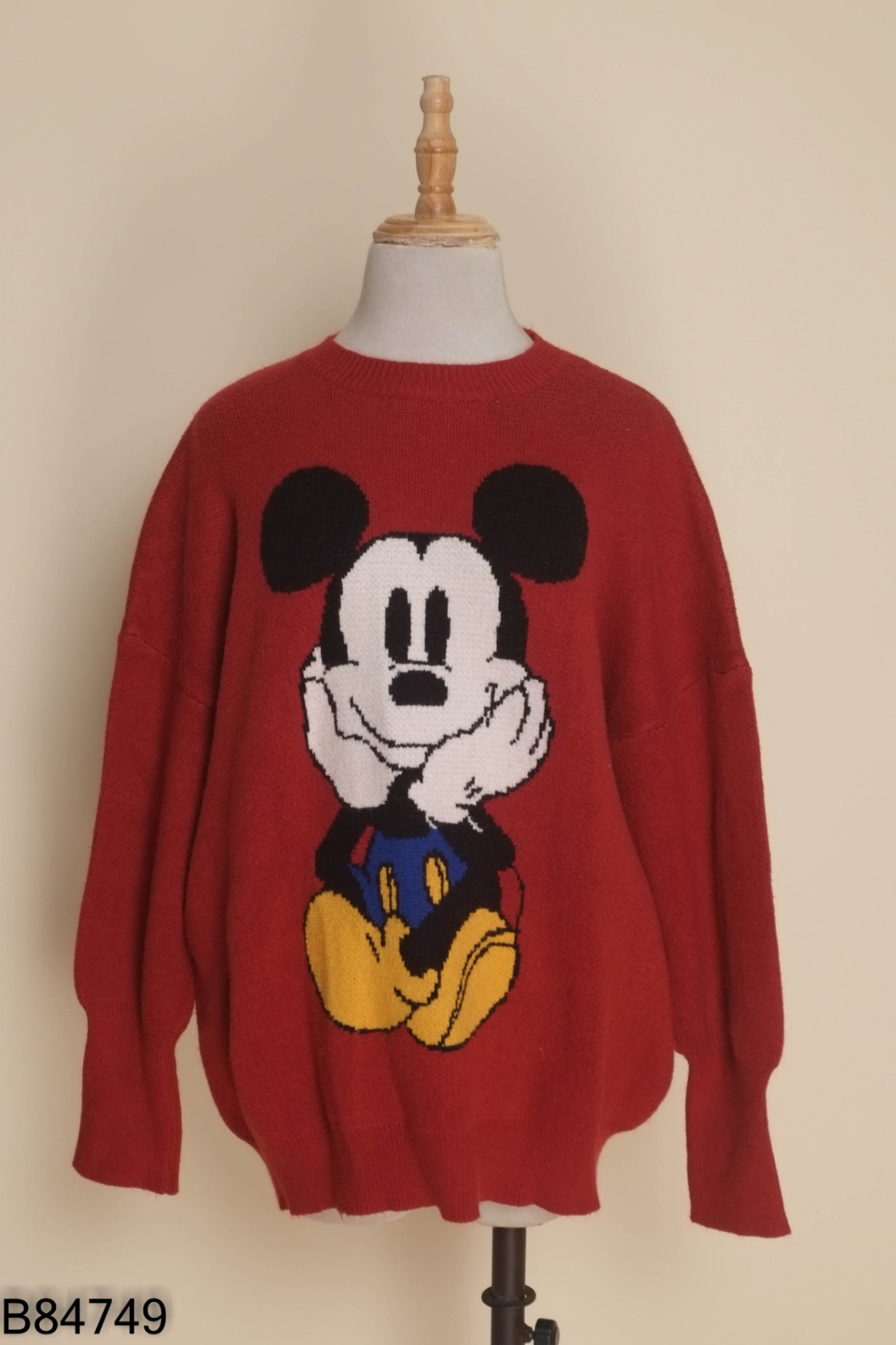 Áo len đỏ hình Mickey