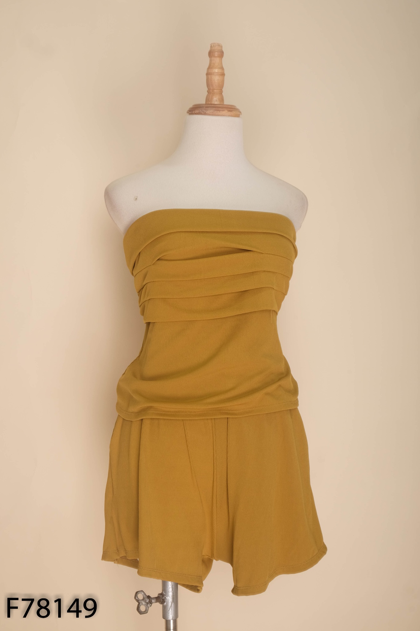 Set Áo quây nâu vàng + quần shorts