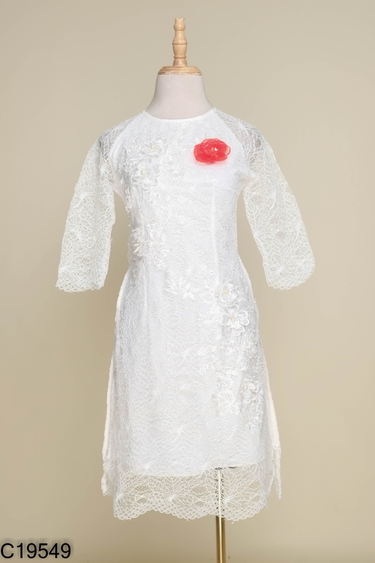 Áo dài ren trắng phối hoa