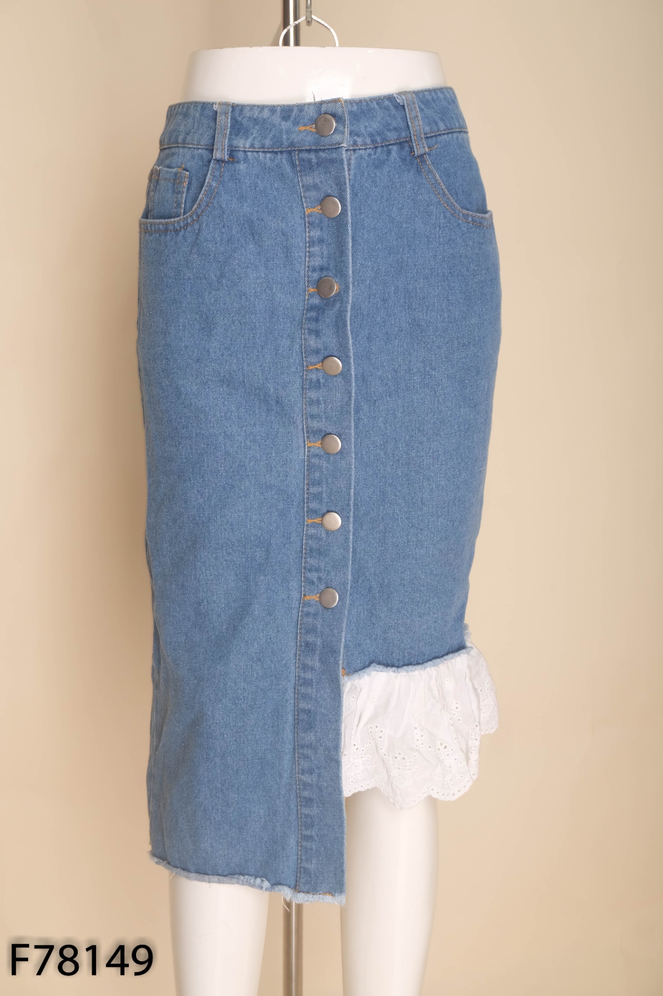 Chân váy jeans xanh phối bèo trắng