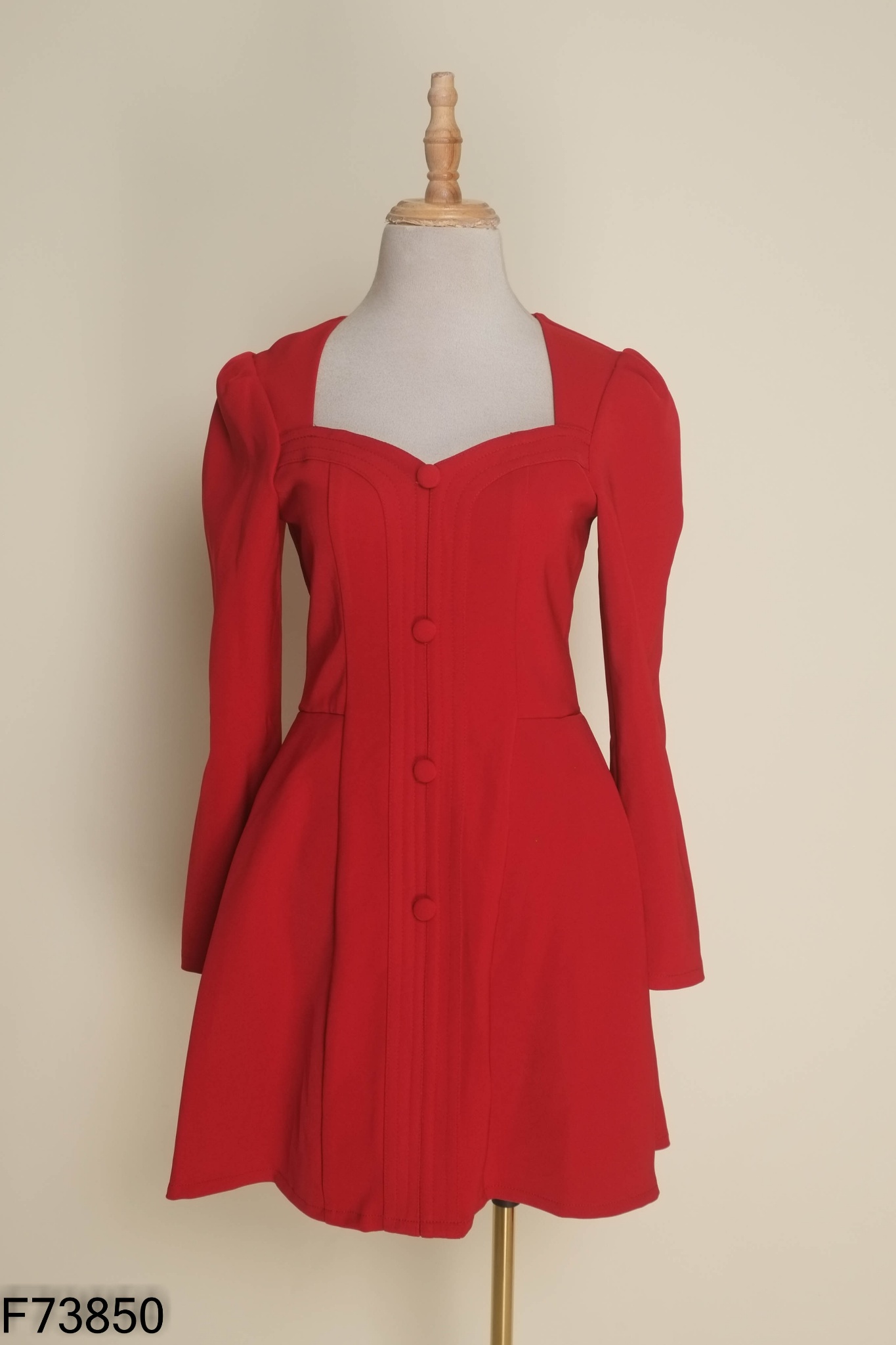 NEWTAG Váy đỏ CHARM BY TEA cổ vuông phối cúc