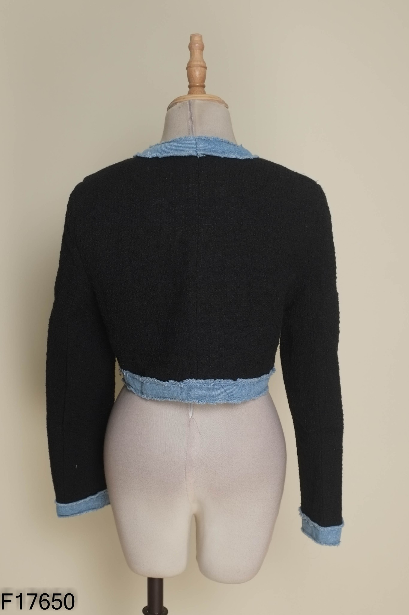 Áo khoác dạ đen viền jeans xanh