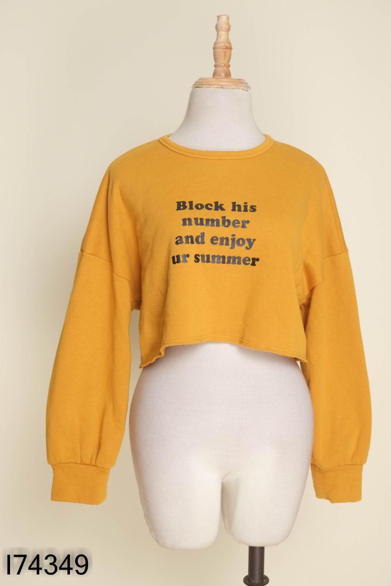 Áo croptop nâu CHICBAE21 chữ đen