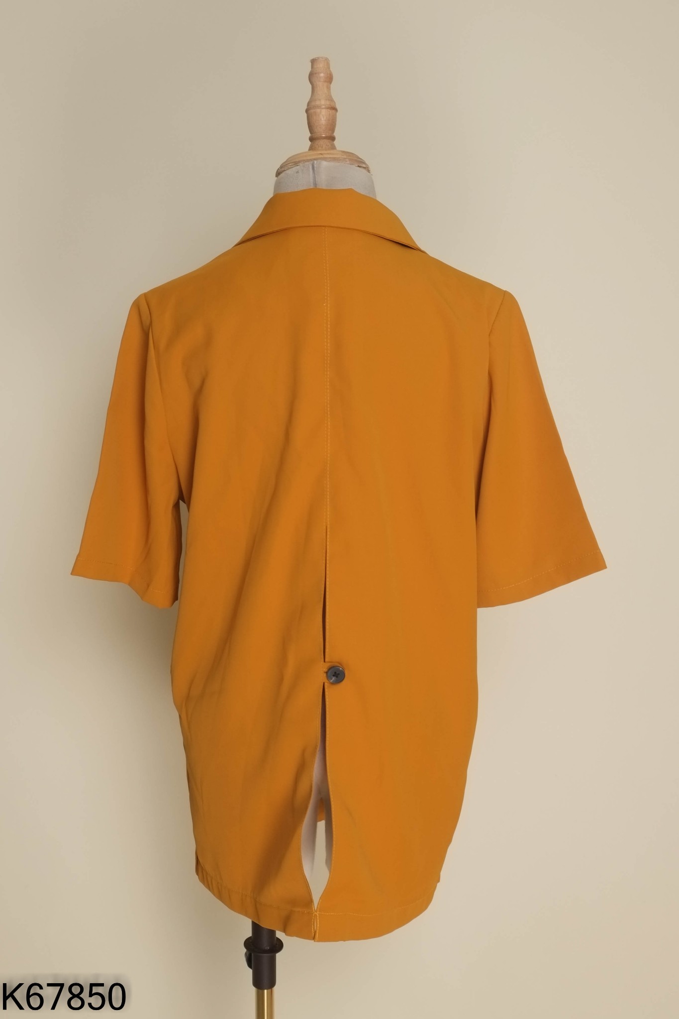 Áo blazer vàng ngắn tay