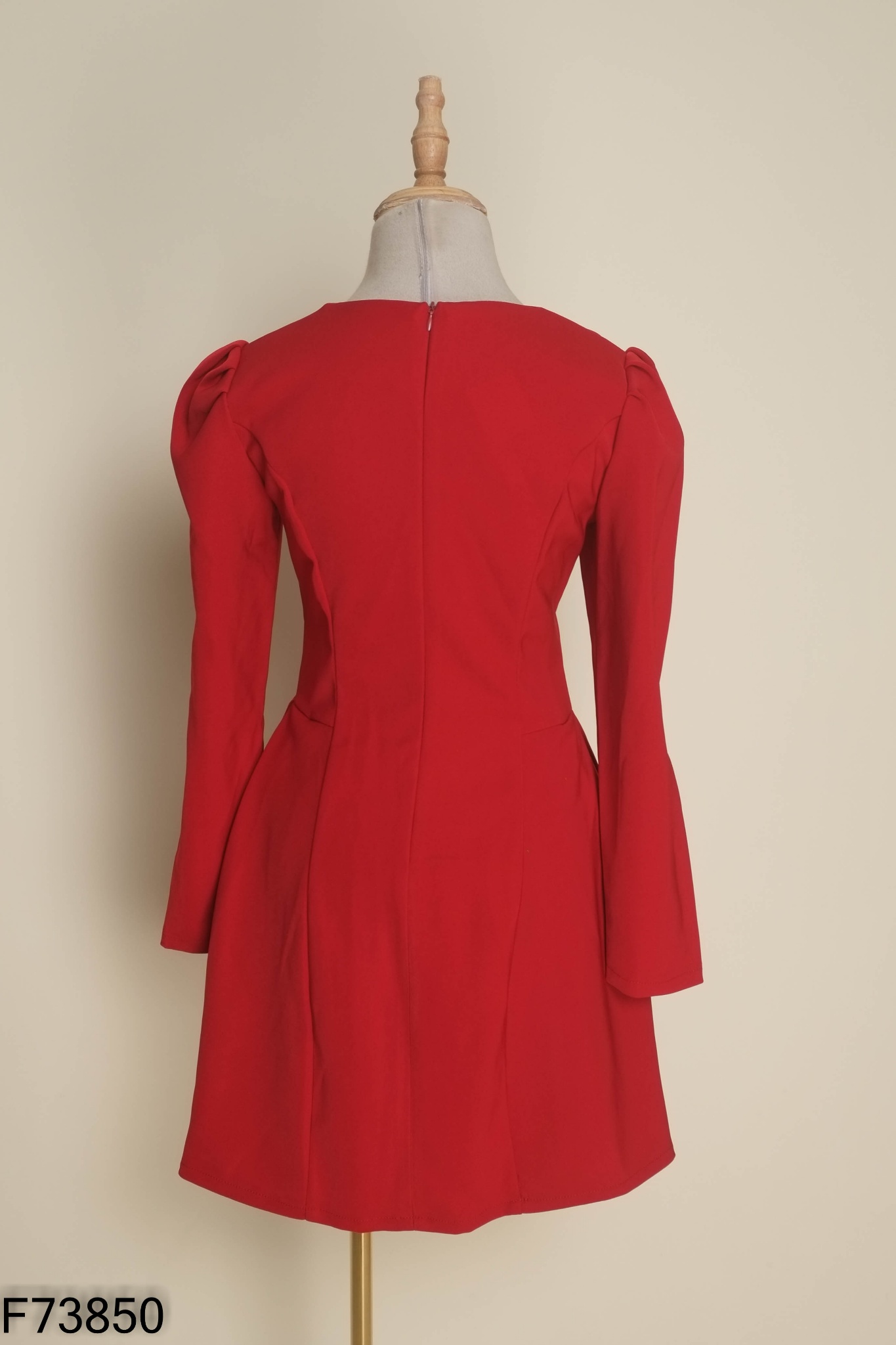 NEWTAG Váy đỏ CHARM BY TEA cổ vuông phối cúc