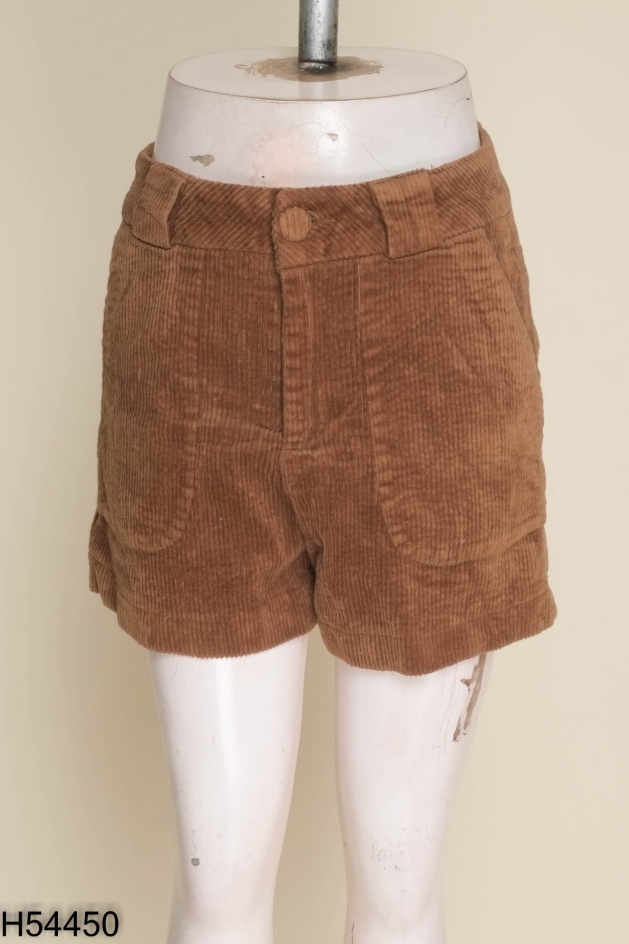 Quần shorts nâu nhung tăm