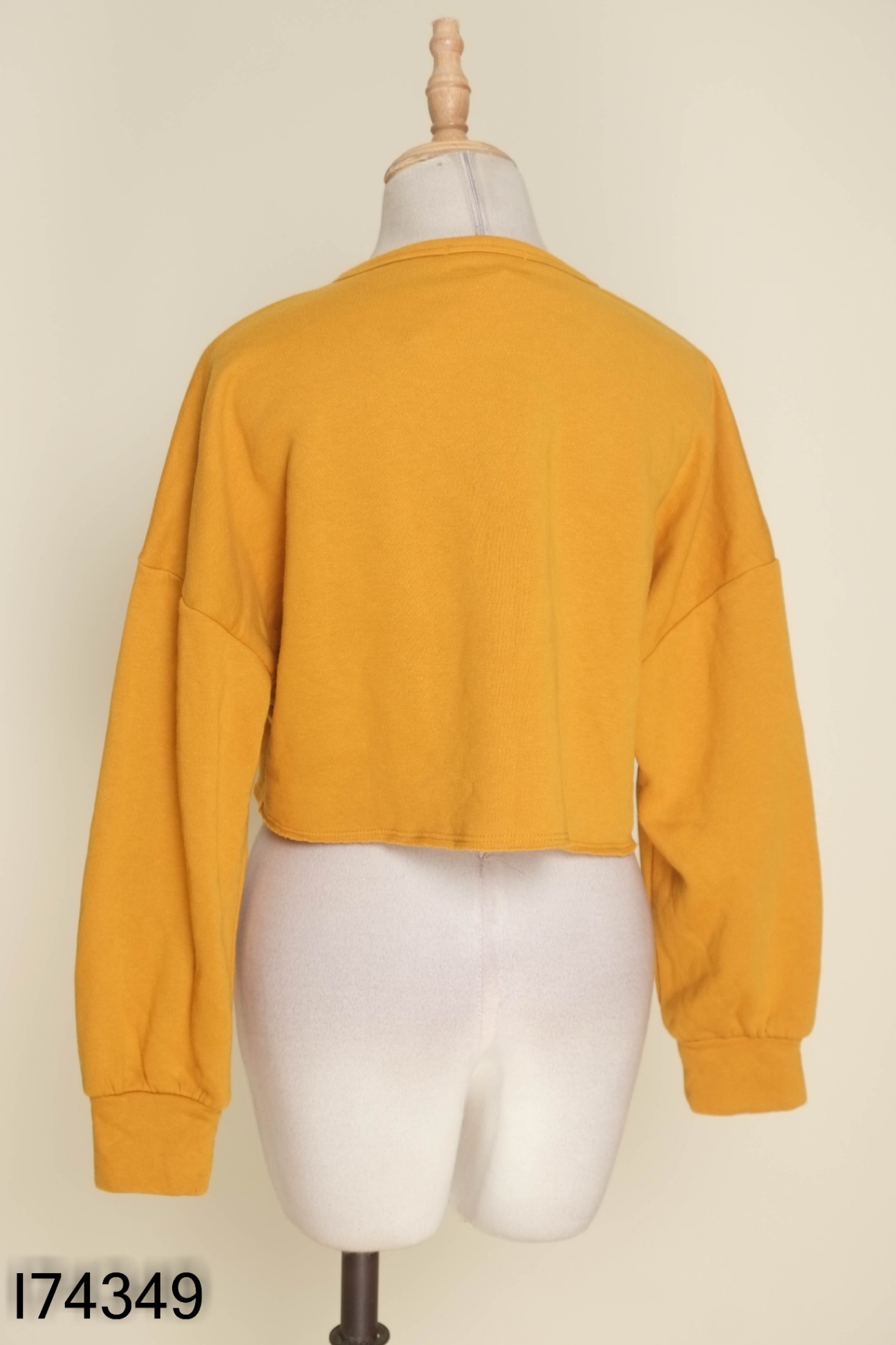 Áo croptop nâu CHICBAE21 chữ đen