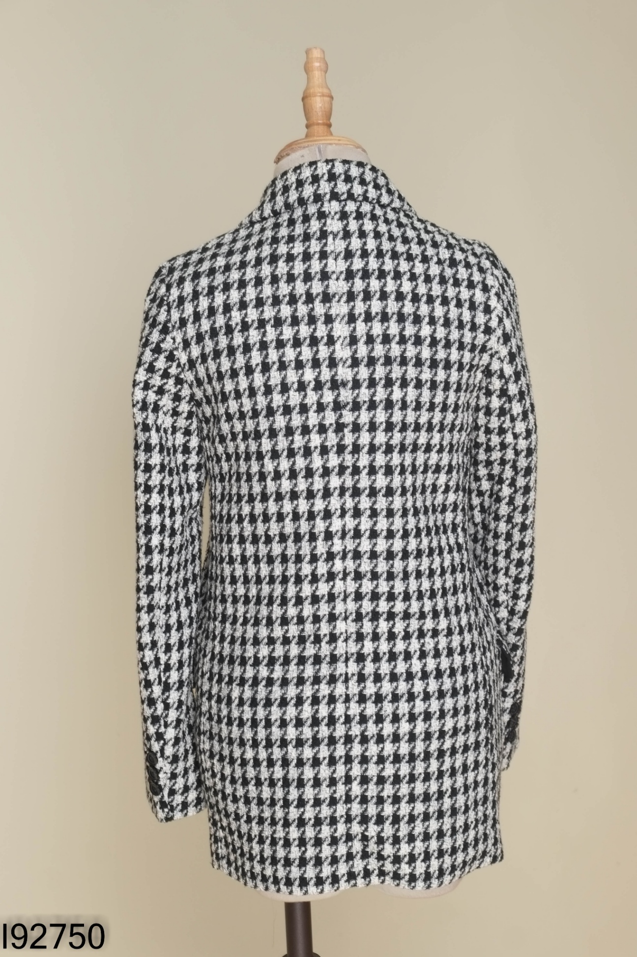 Áo dạ vest đen kẻ trắng