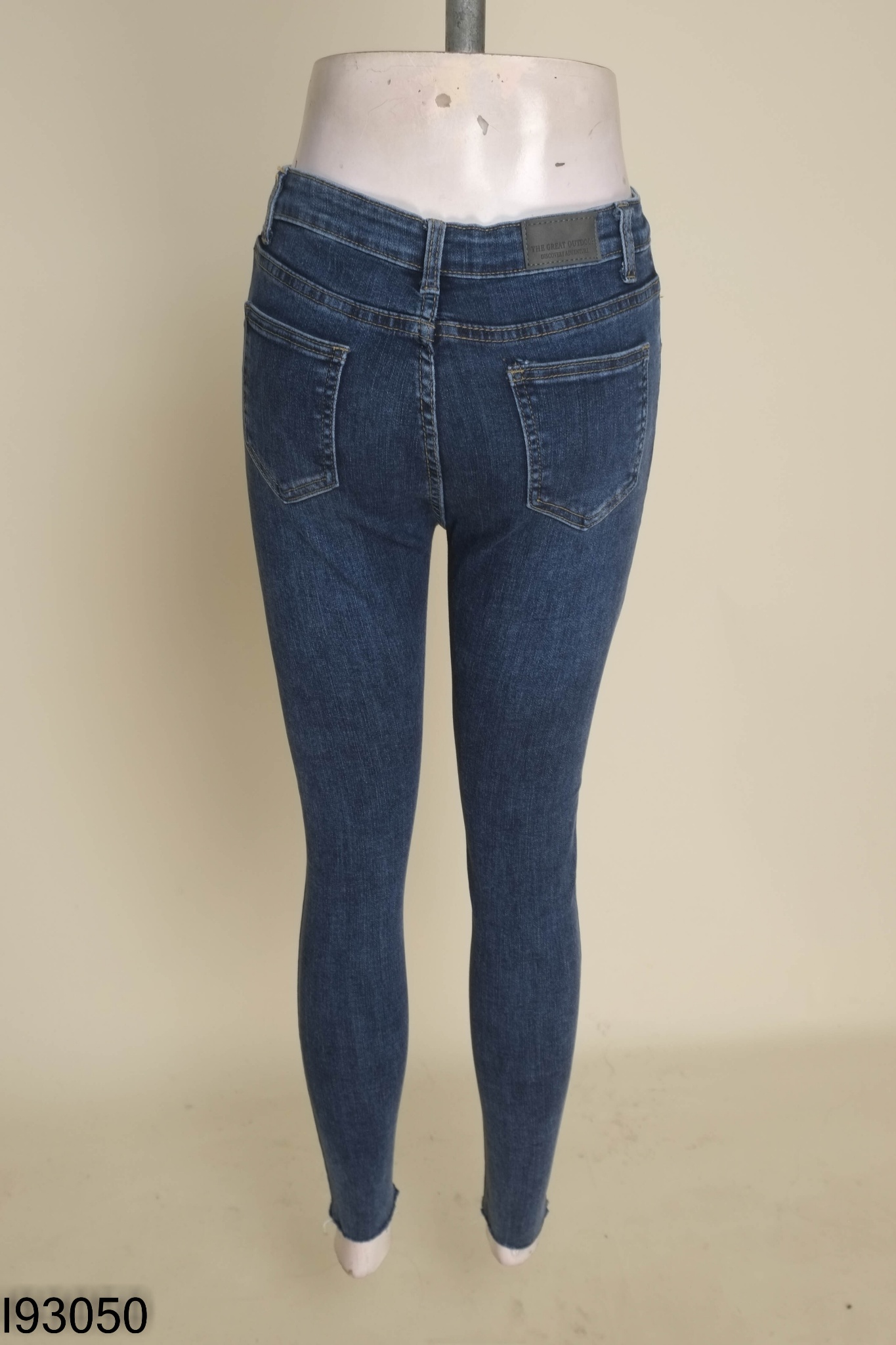 Quần jeans xanh bó