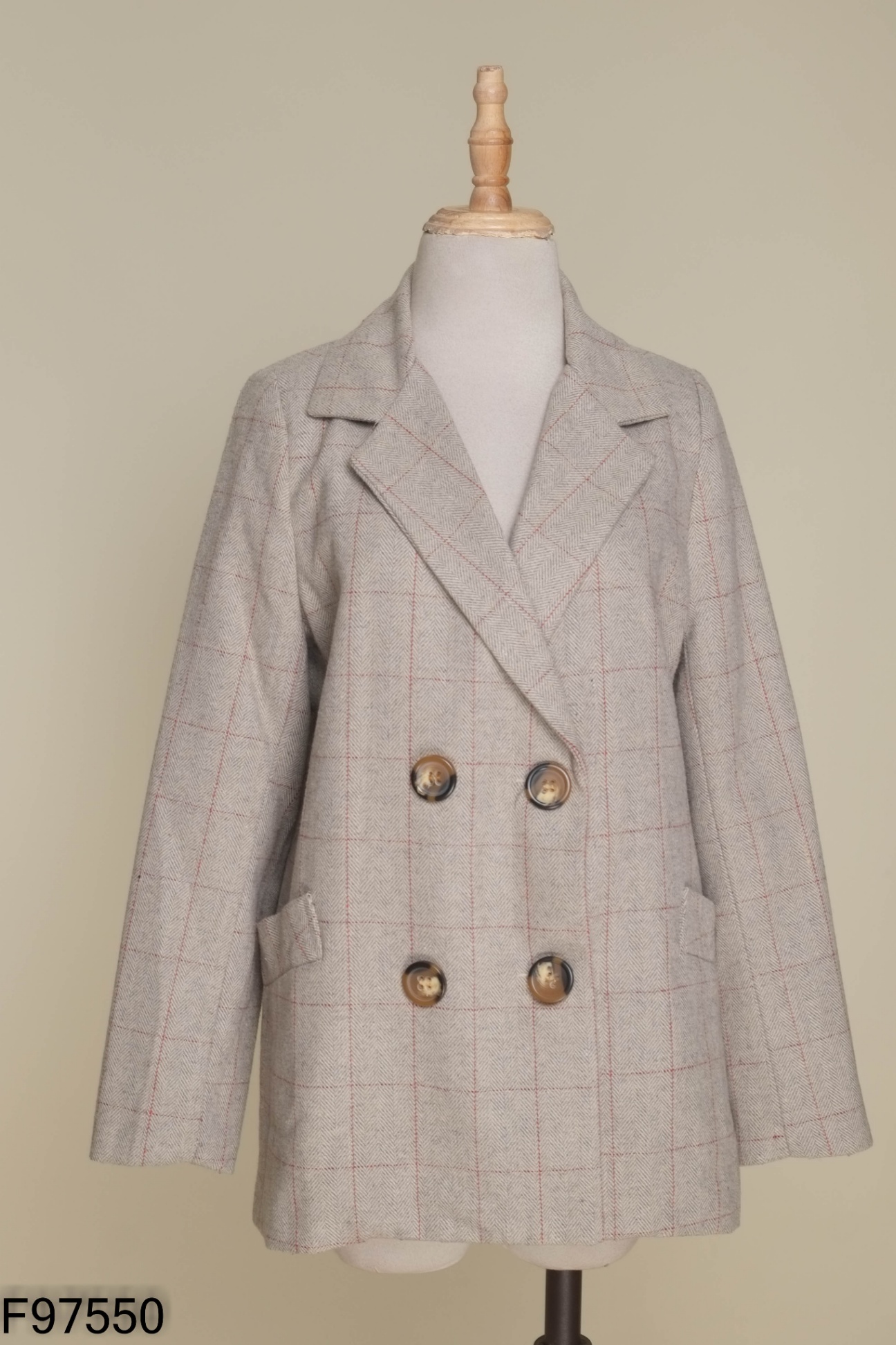 Áo blazer ghi kẻ đỏ