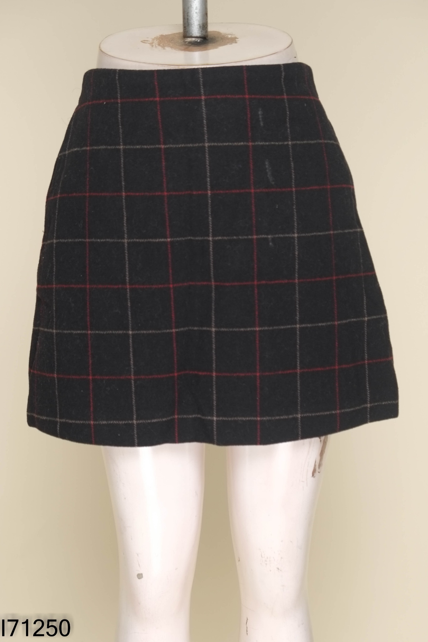 Chân váy dạ UNIQLO đen kẻ