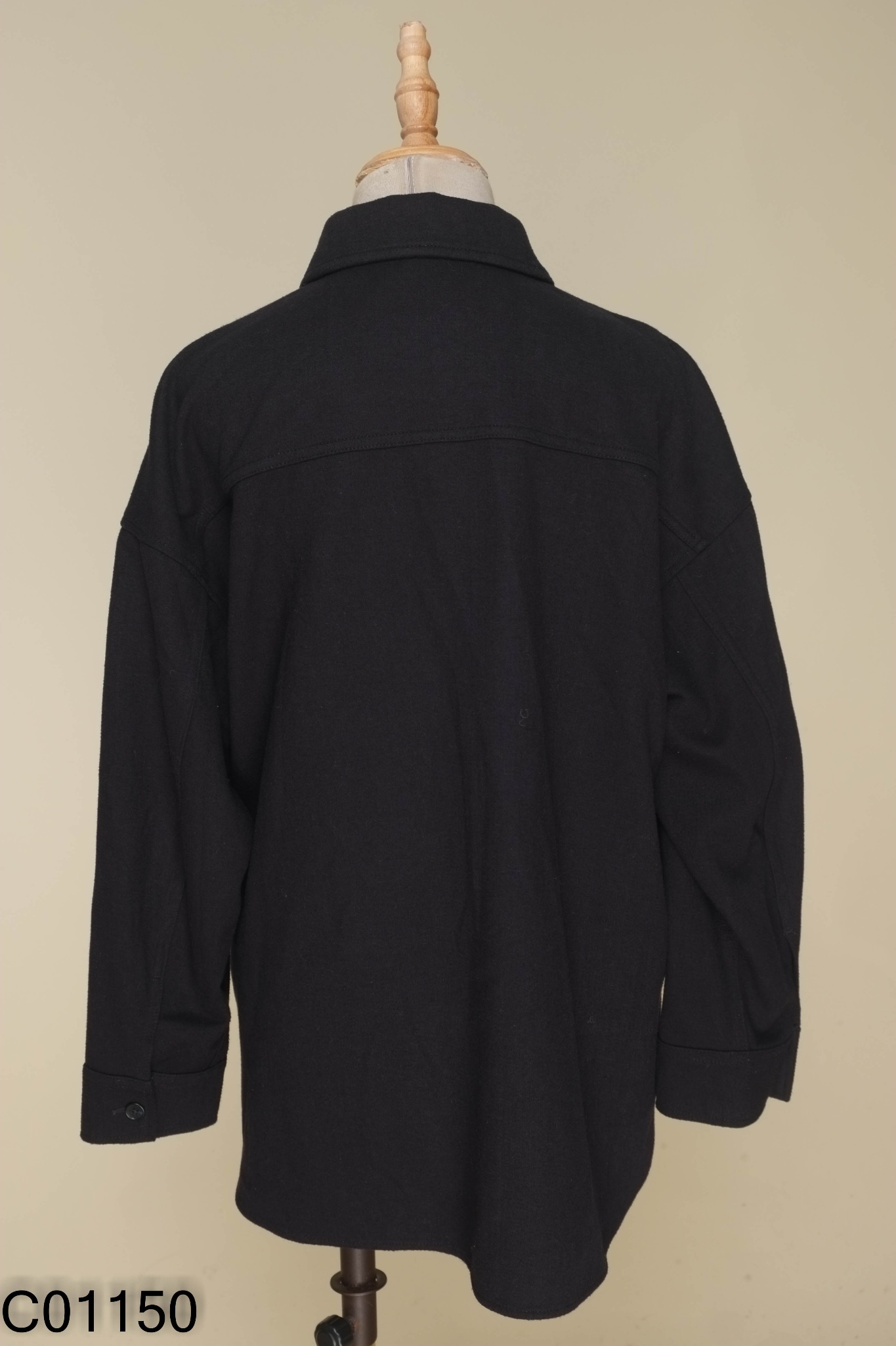 Áo UNIQLO xanh than cài khuy