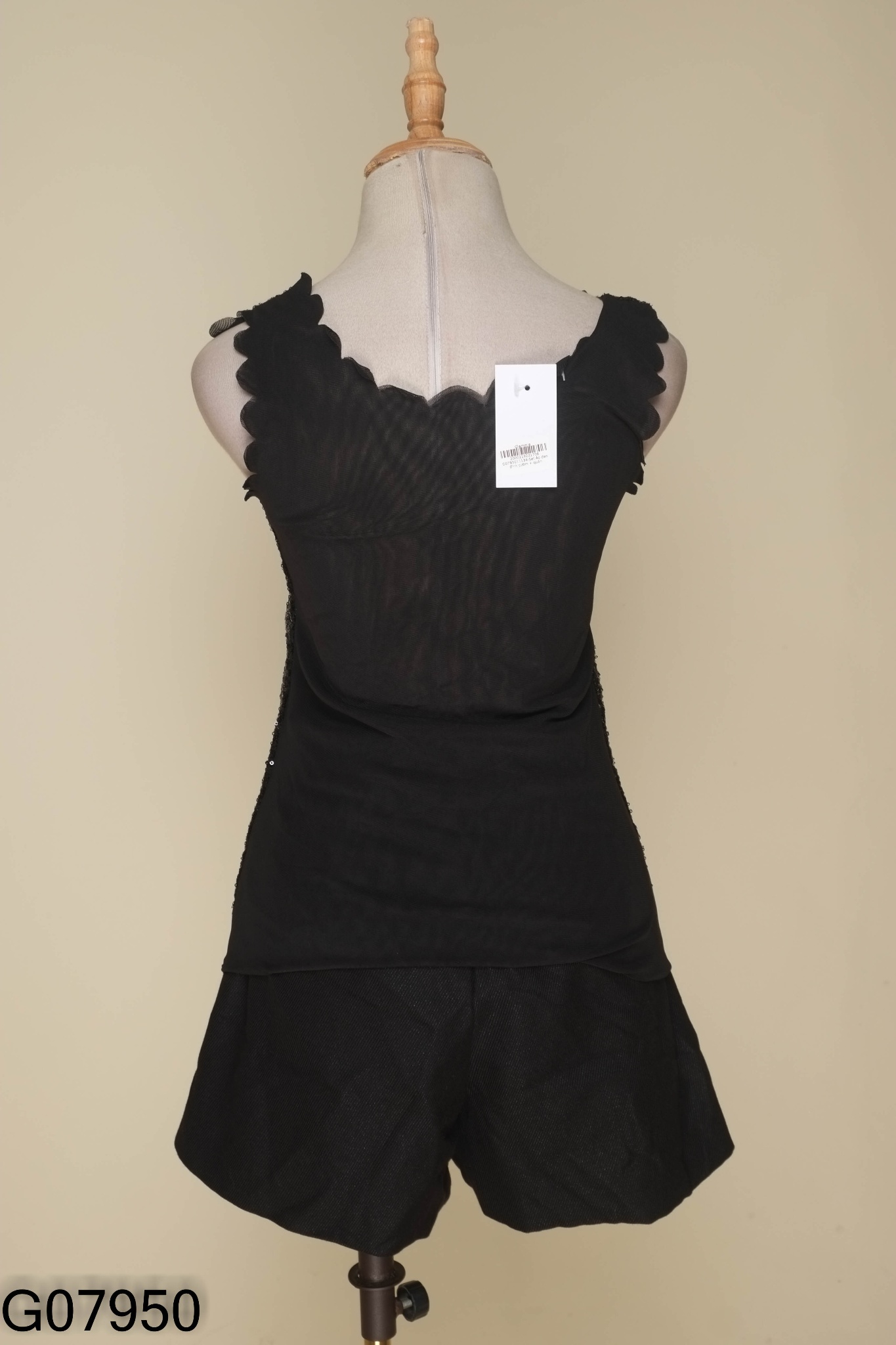Set Áo đen đính cườm + quần shorts