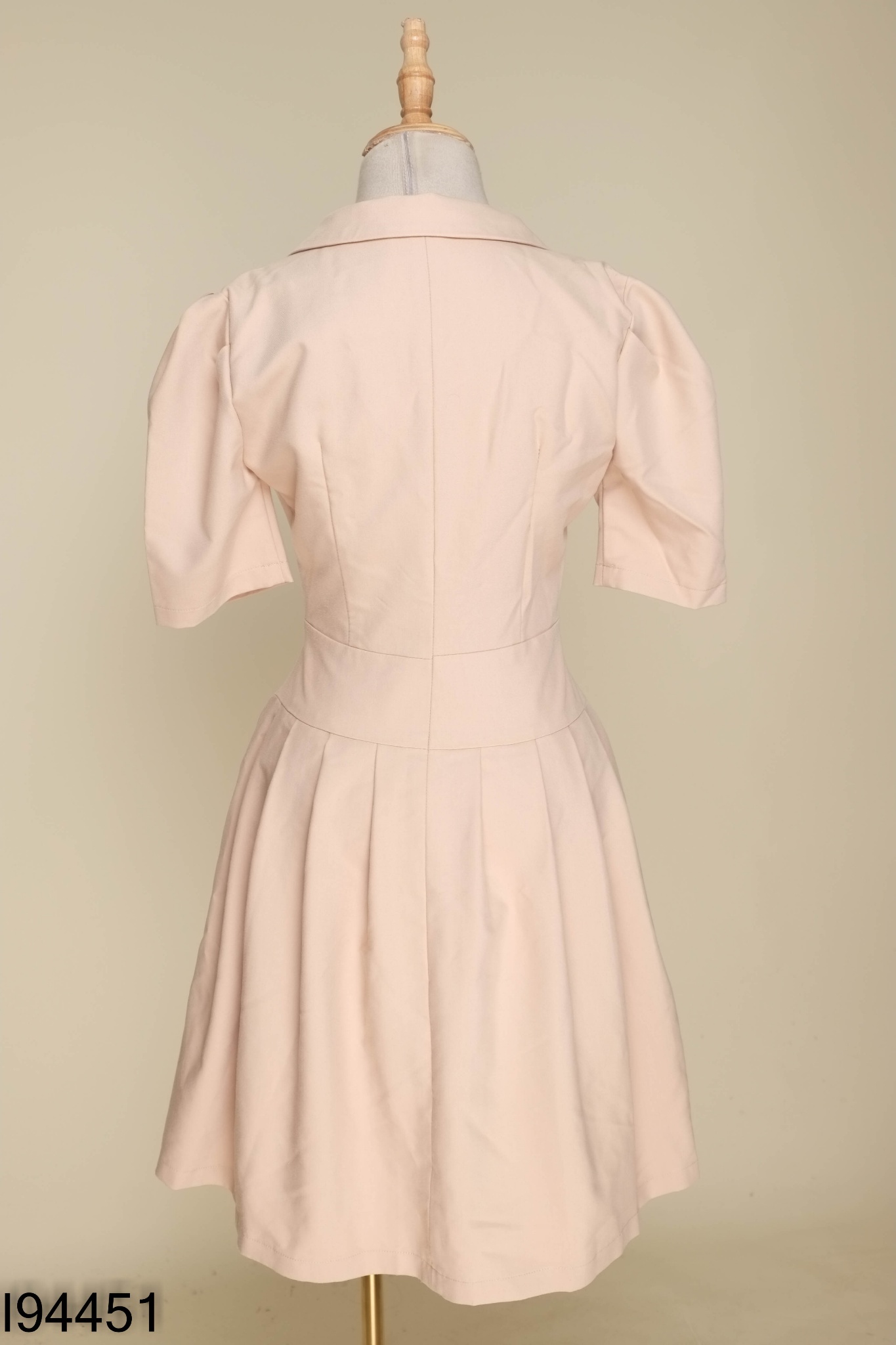 Váy nâu cổ vest