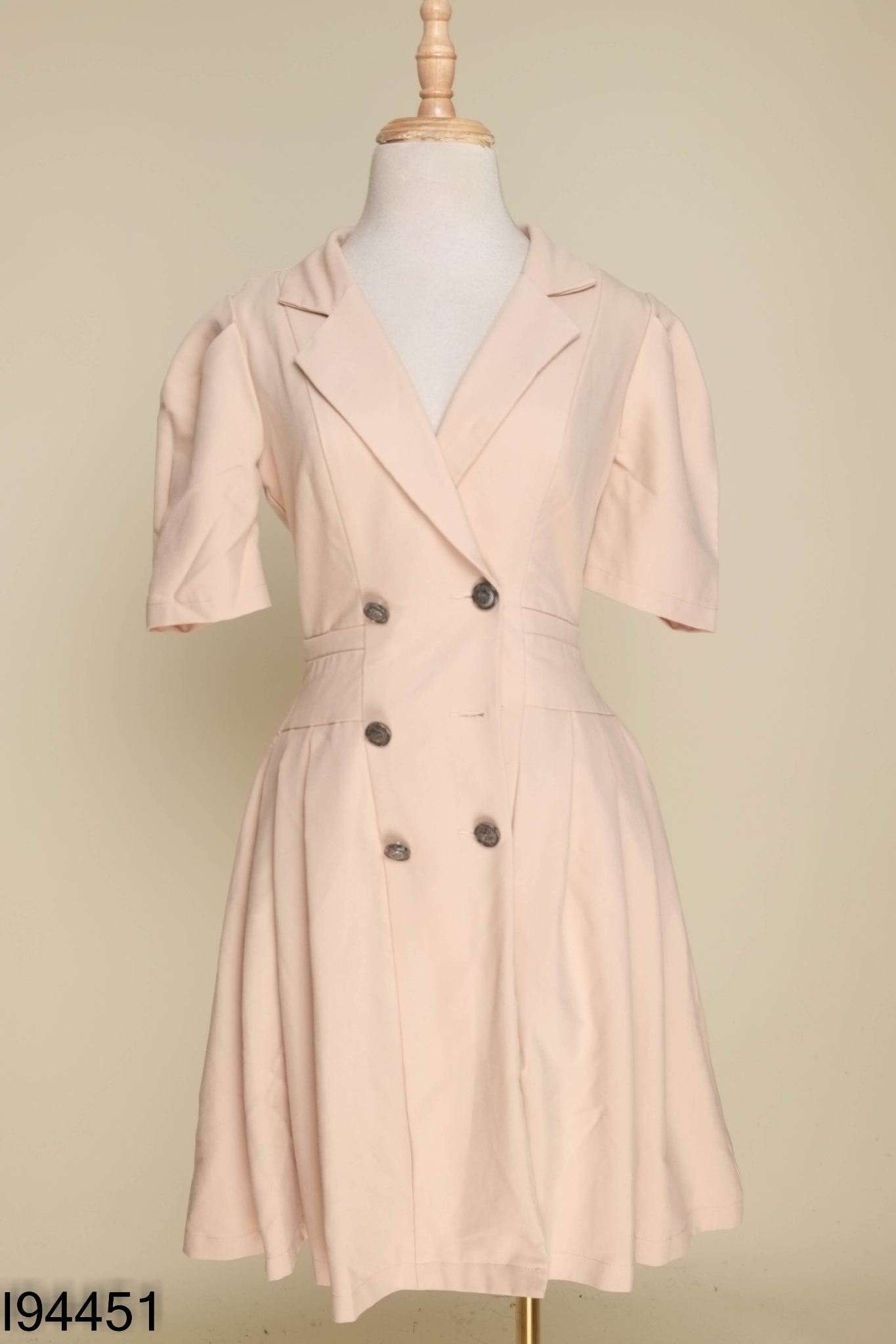 Váy nâu cổ vest