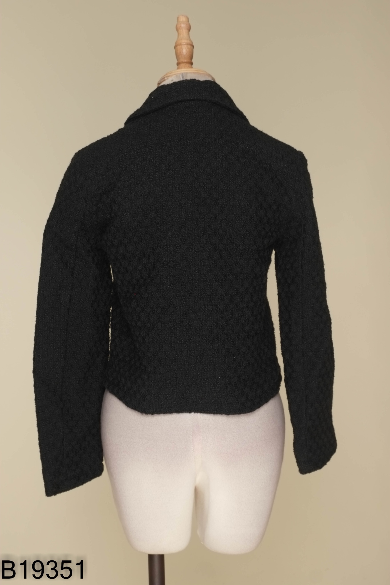 Áo khoác dạ tweed đen cài khuy