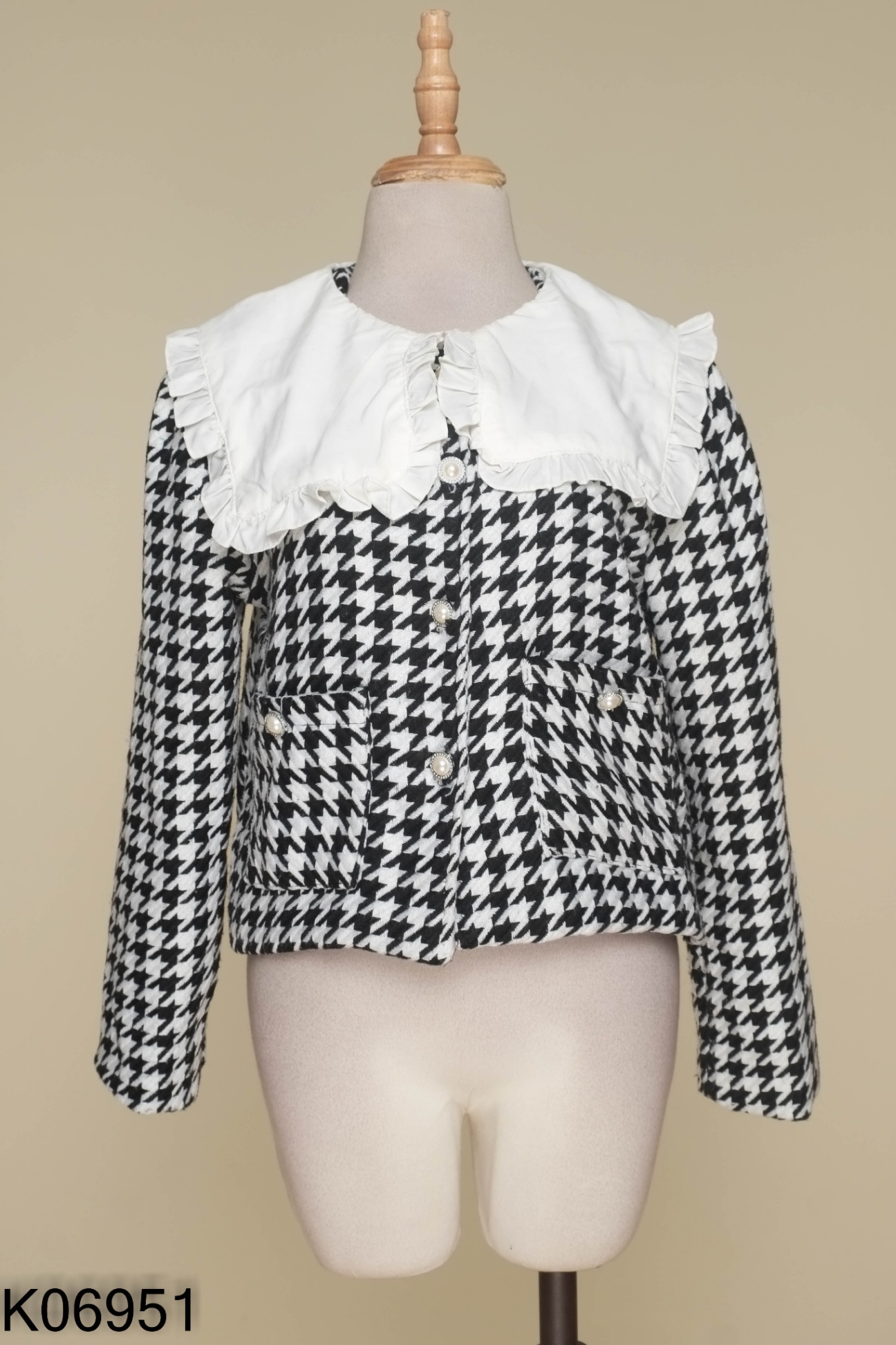 Áo cardigans dạ kẻ đen trắng cổ bèo
