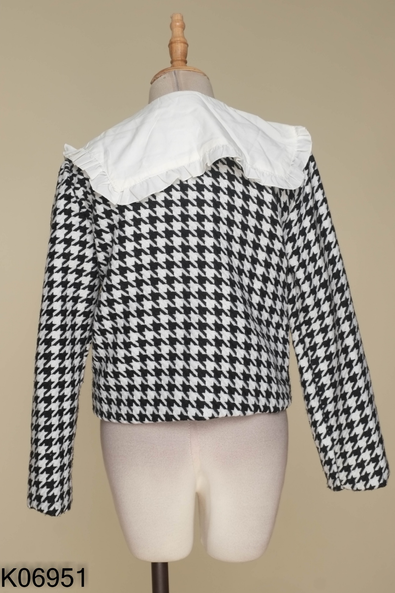 Áo cardigans dạ kẻ đen trắng cổ bèo