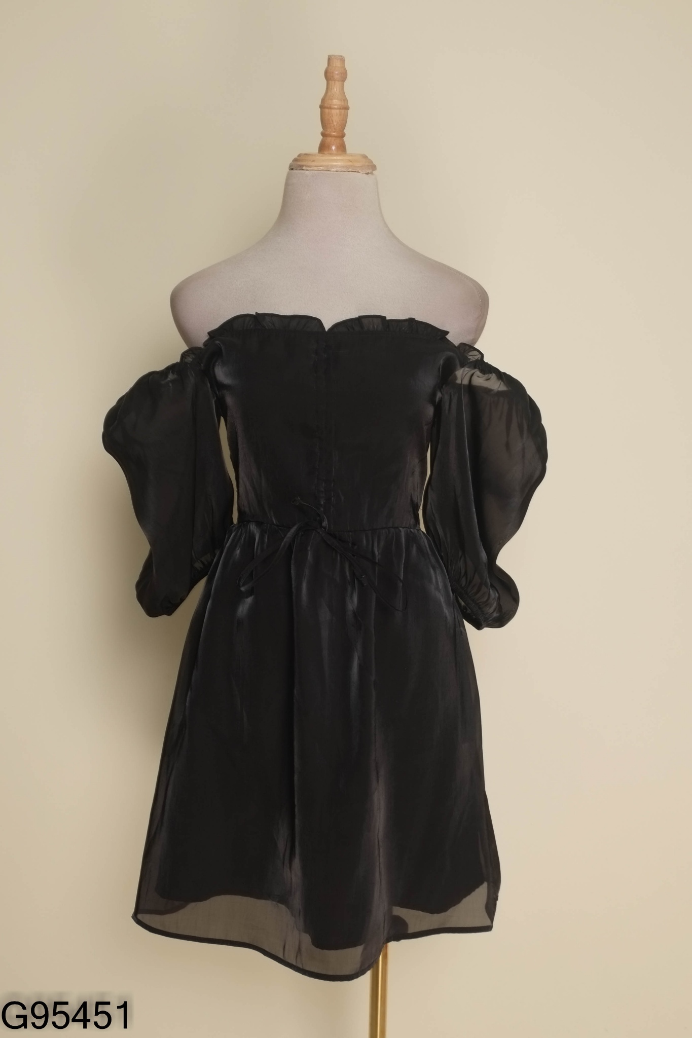 Váy organza TI NGOAN đen tay phồng