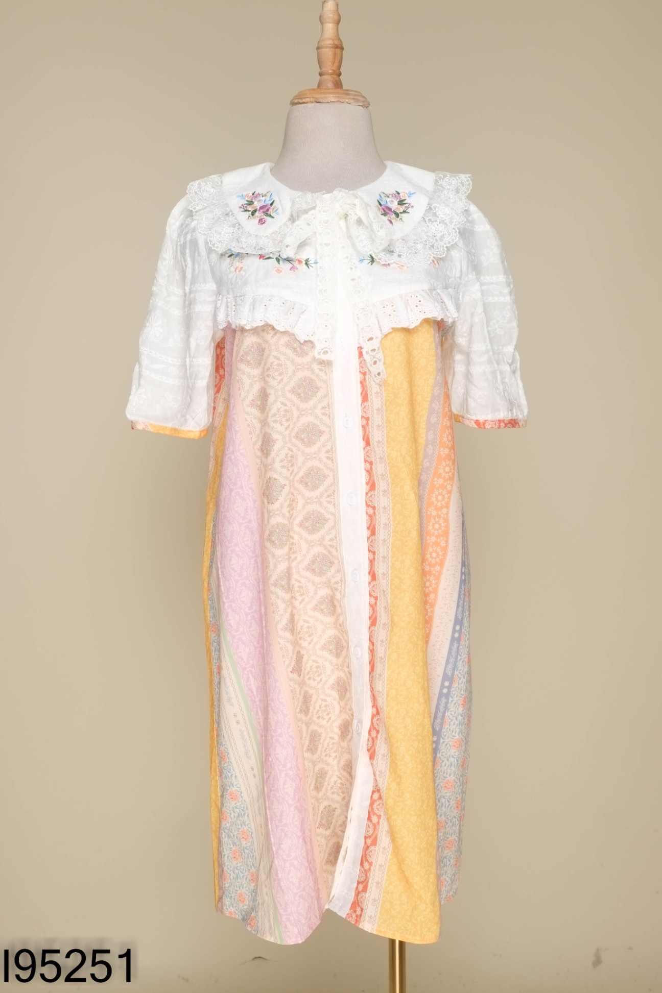 Váy NH CLOTHING thổ cẩm cổ ren bèo