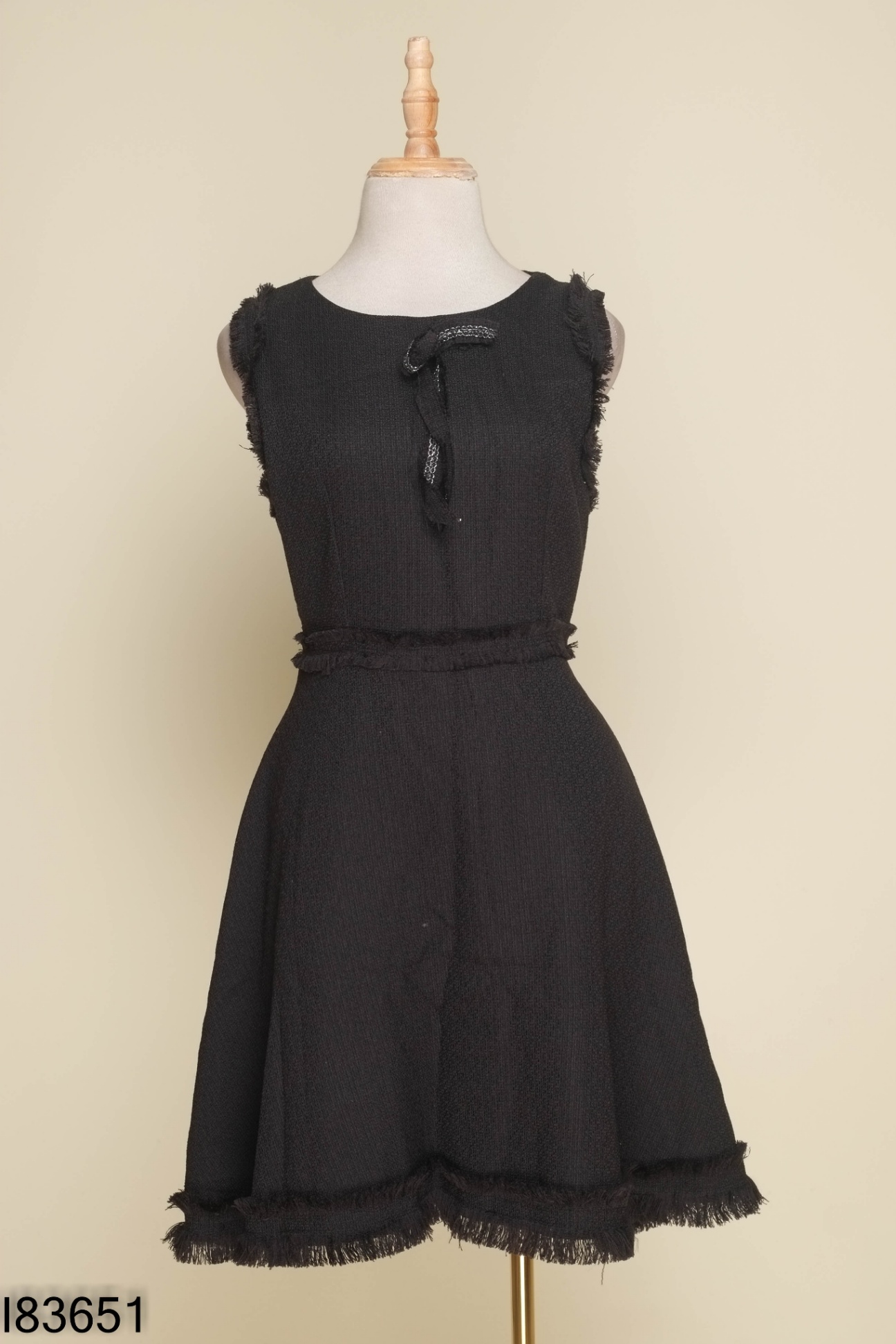 Váy MIN dạ tweed đen viền tua rua