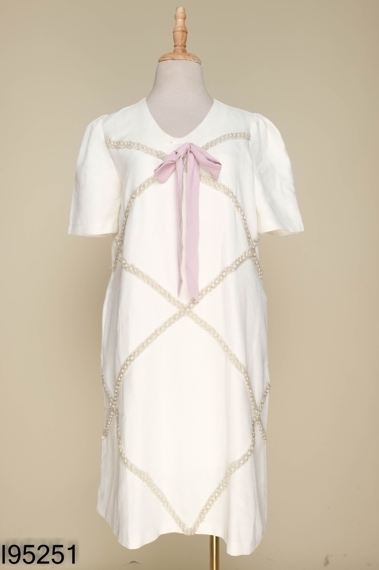 Váy NH CLOTHING dạ kem đính nơ