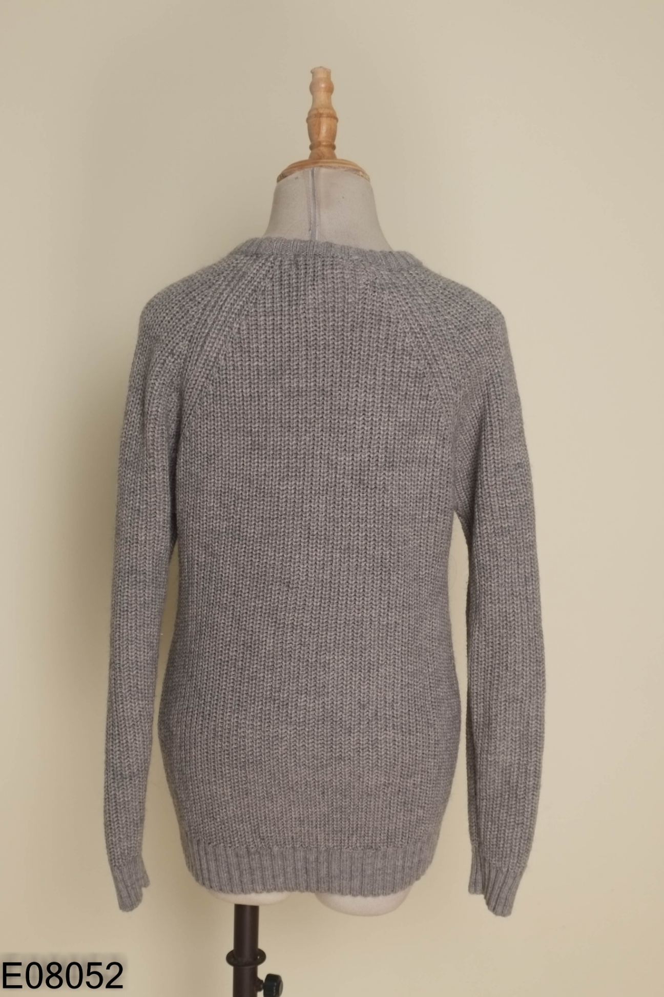 Áo len xám