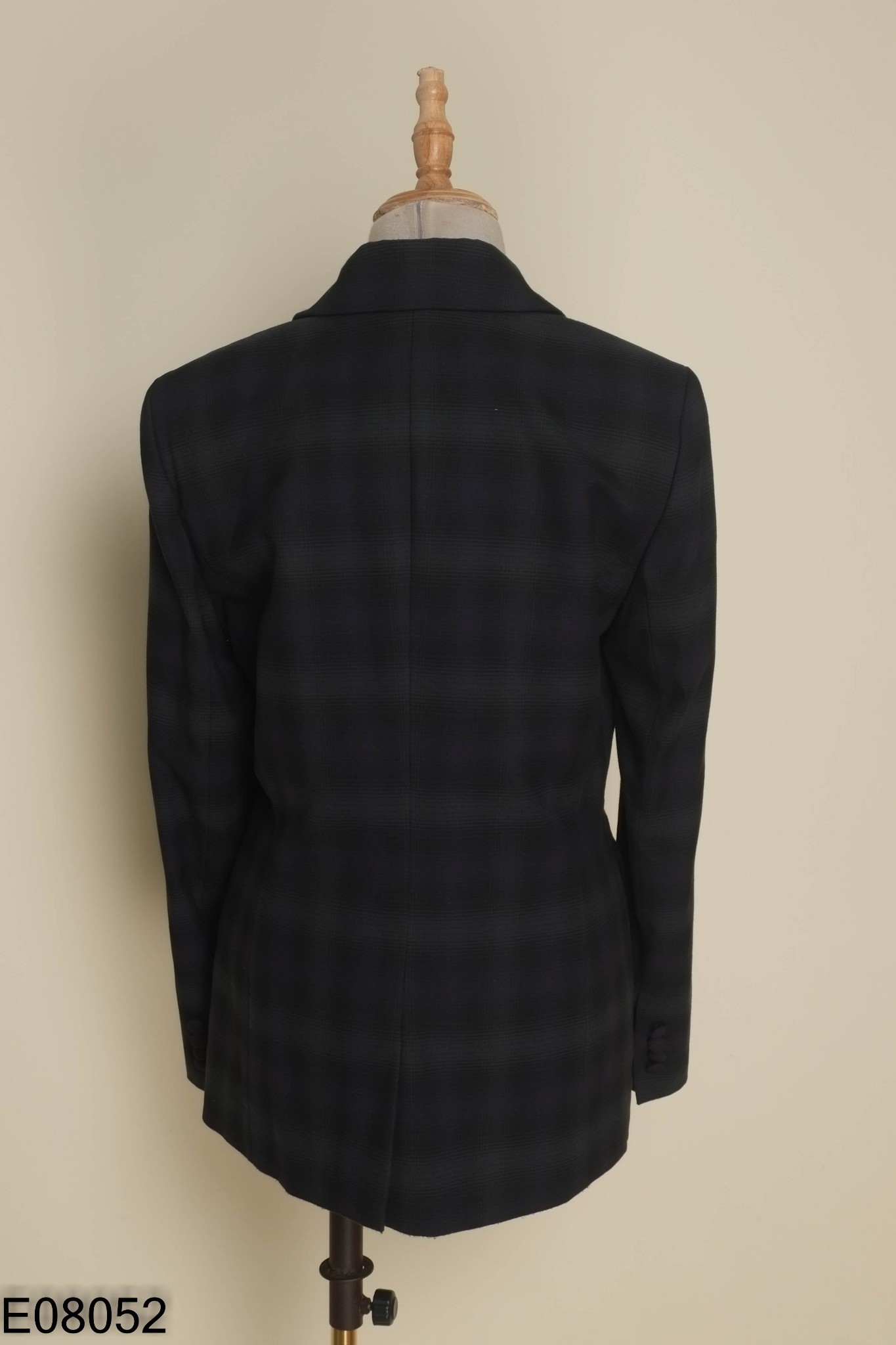 Áo khoác đen phối xảnh êu cổ vest