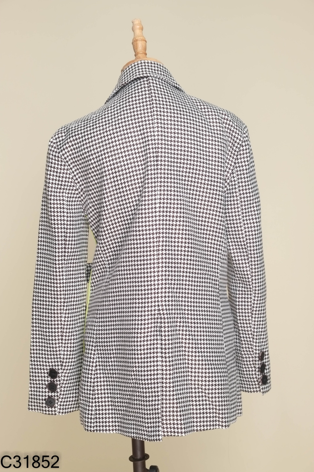 Áo blazer trắng họa tiết đen