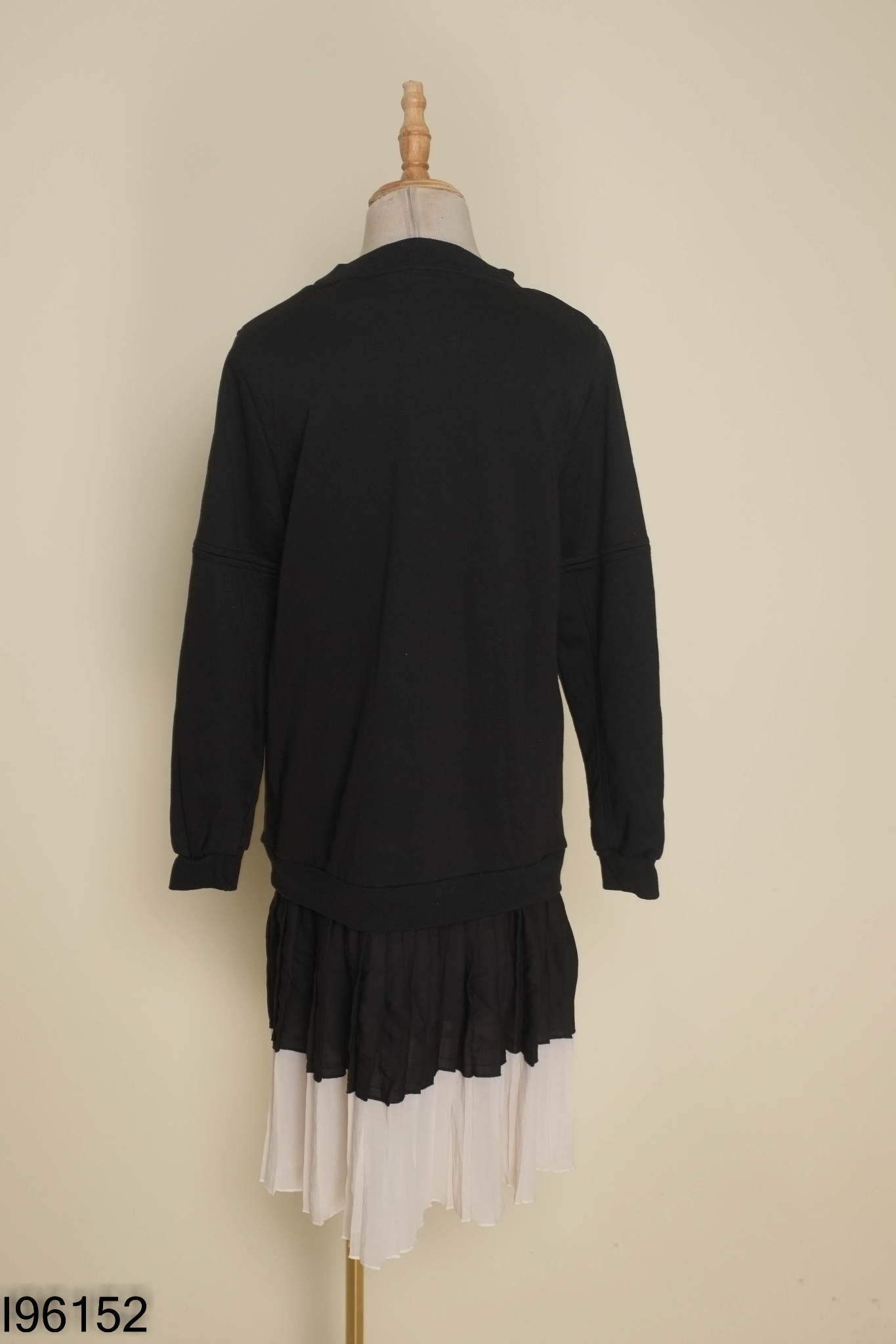 Váy nỉ đen ZARA phối chân váy xếp ly