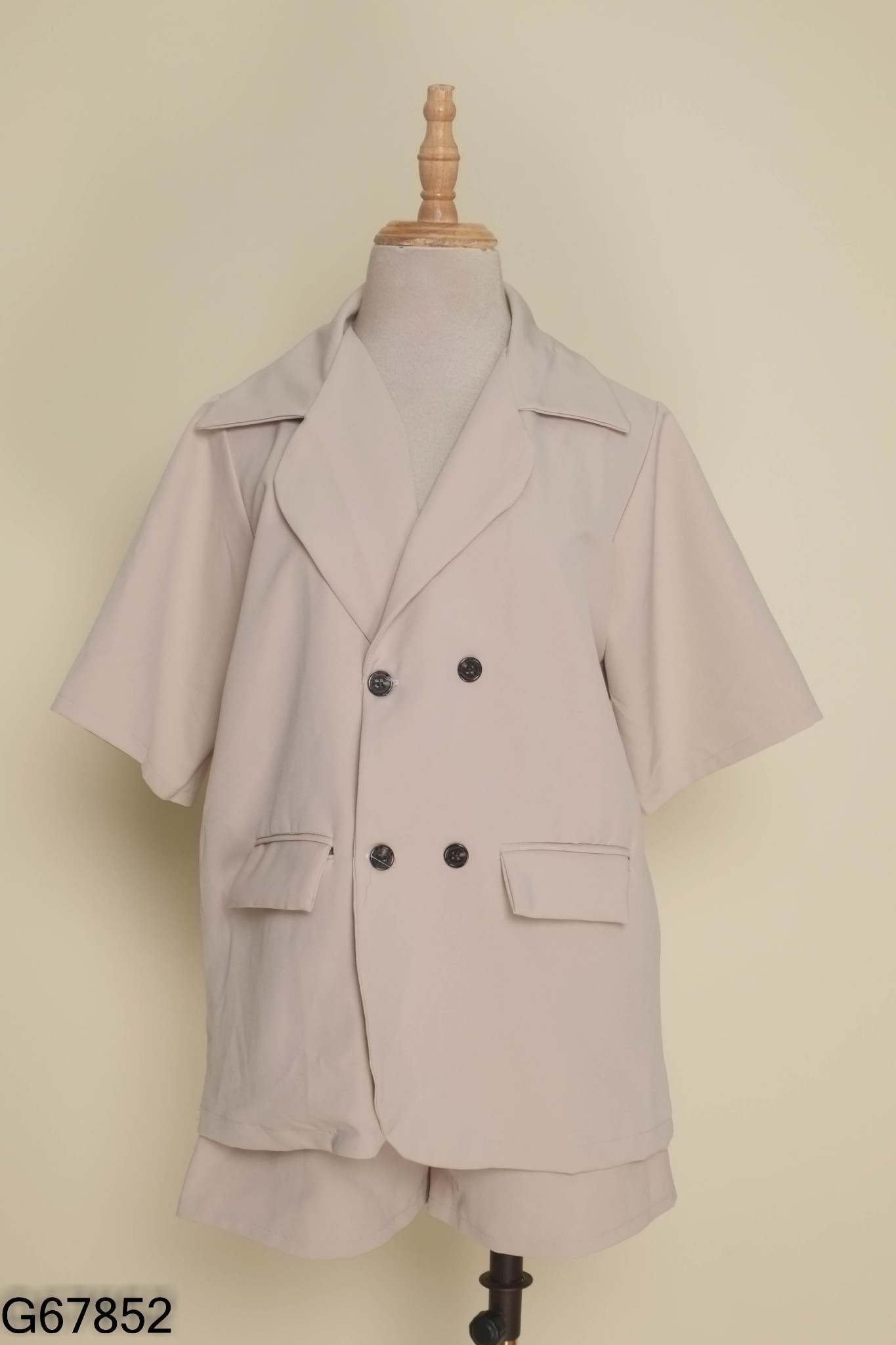Set Áo khoác blazer be trơn + quần short