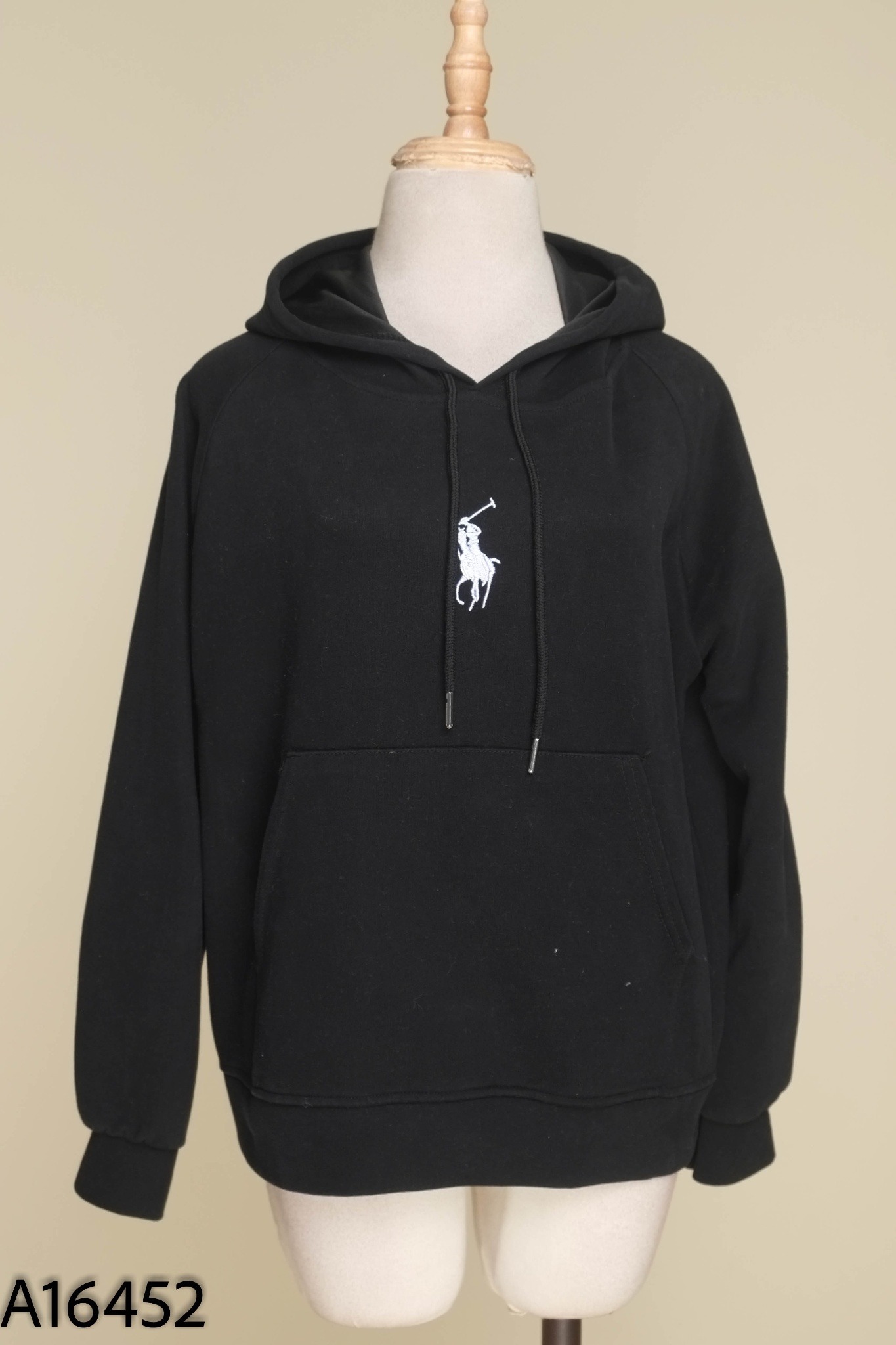 Áo hoodies nỉ đen thêu hình