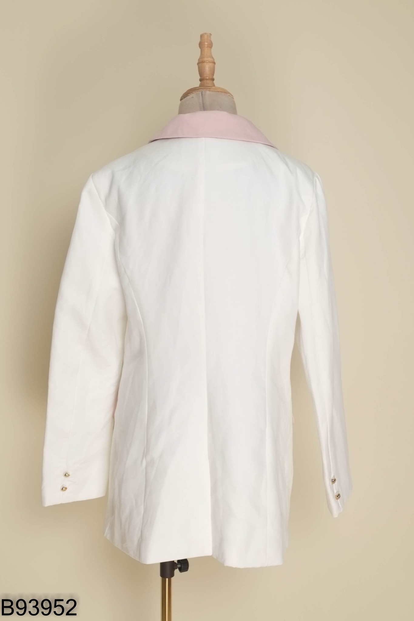 Áo blazers trắng cổ hồng