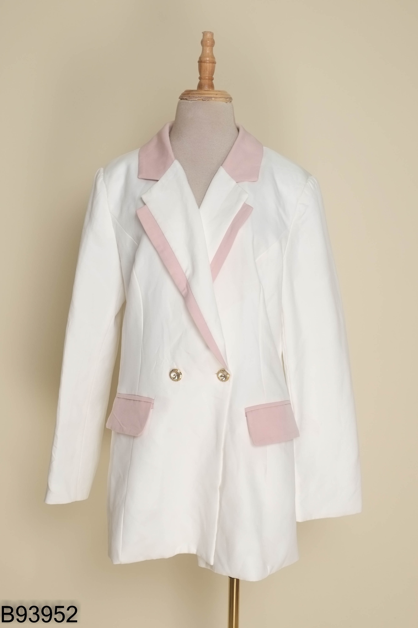 Áo blazers trắng cổ hồng