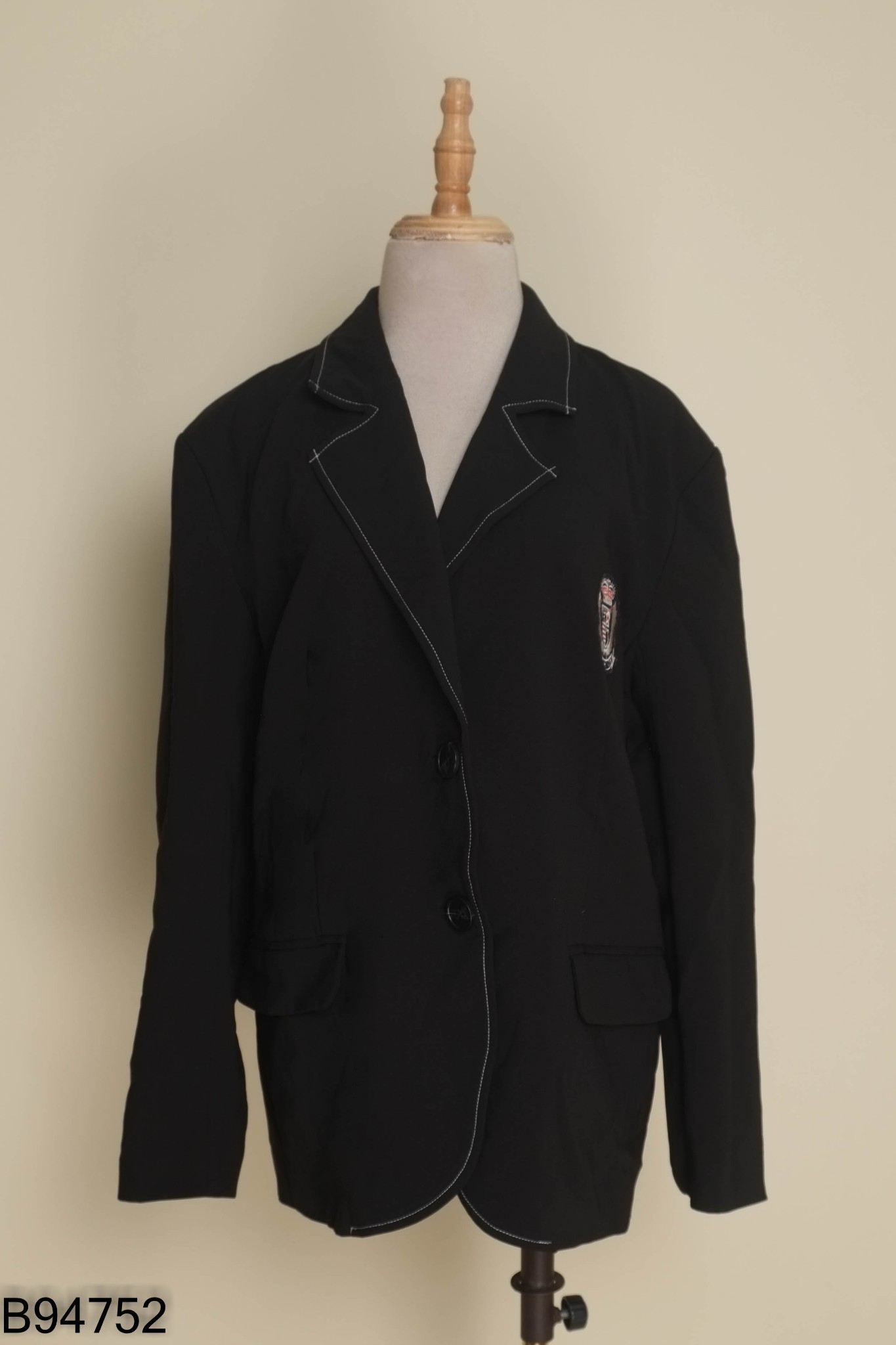 Áo khoác đen cổ vest