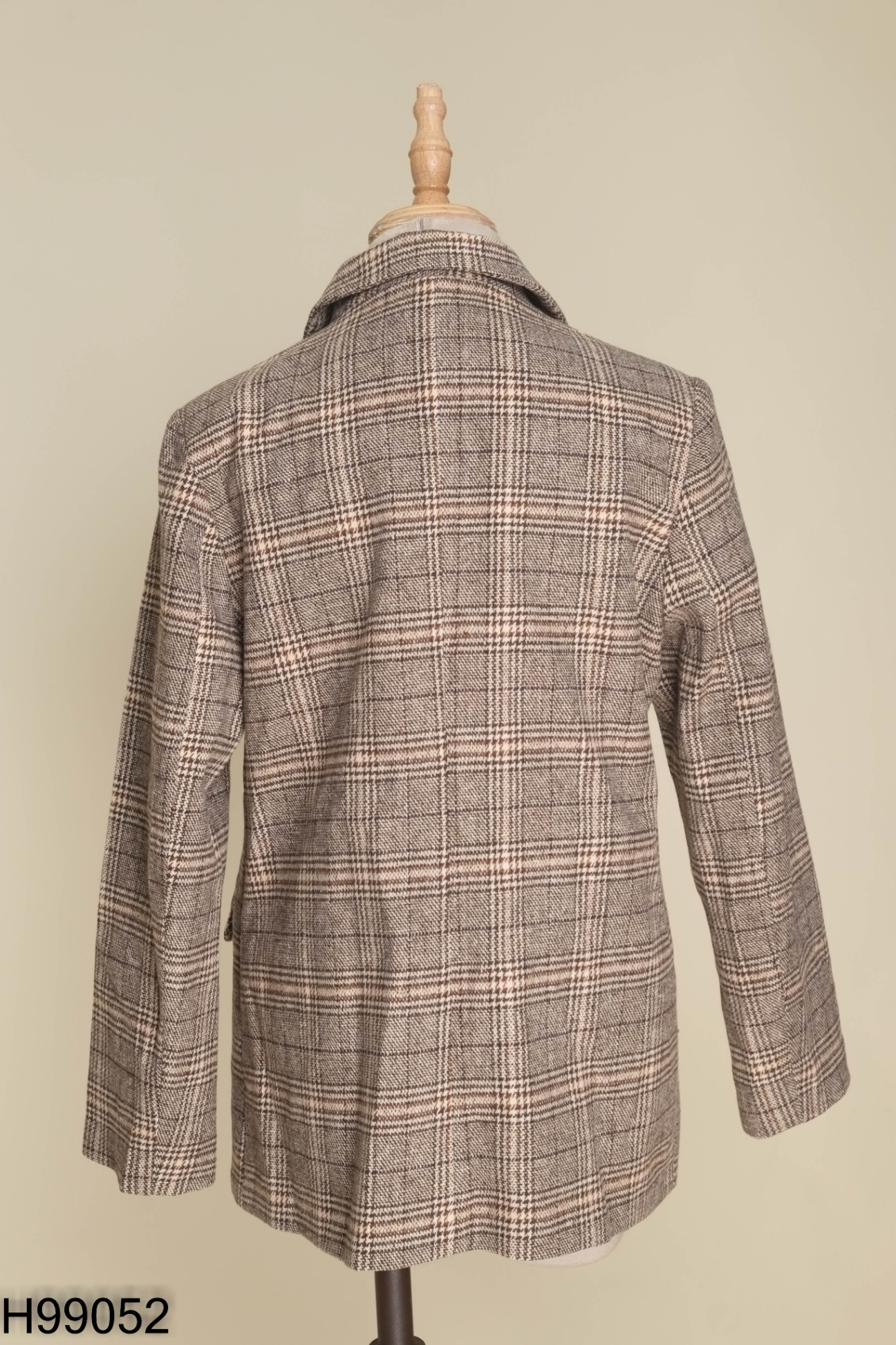 Áo blazer nâu kẻ