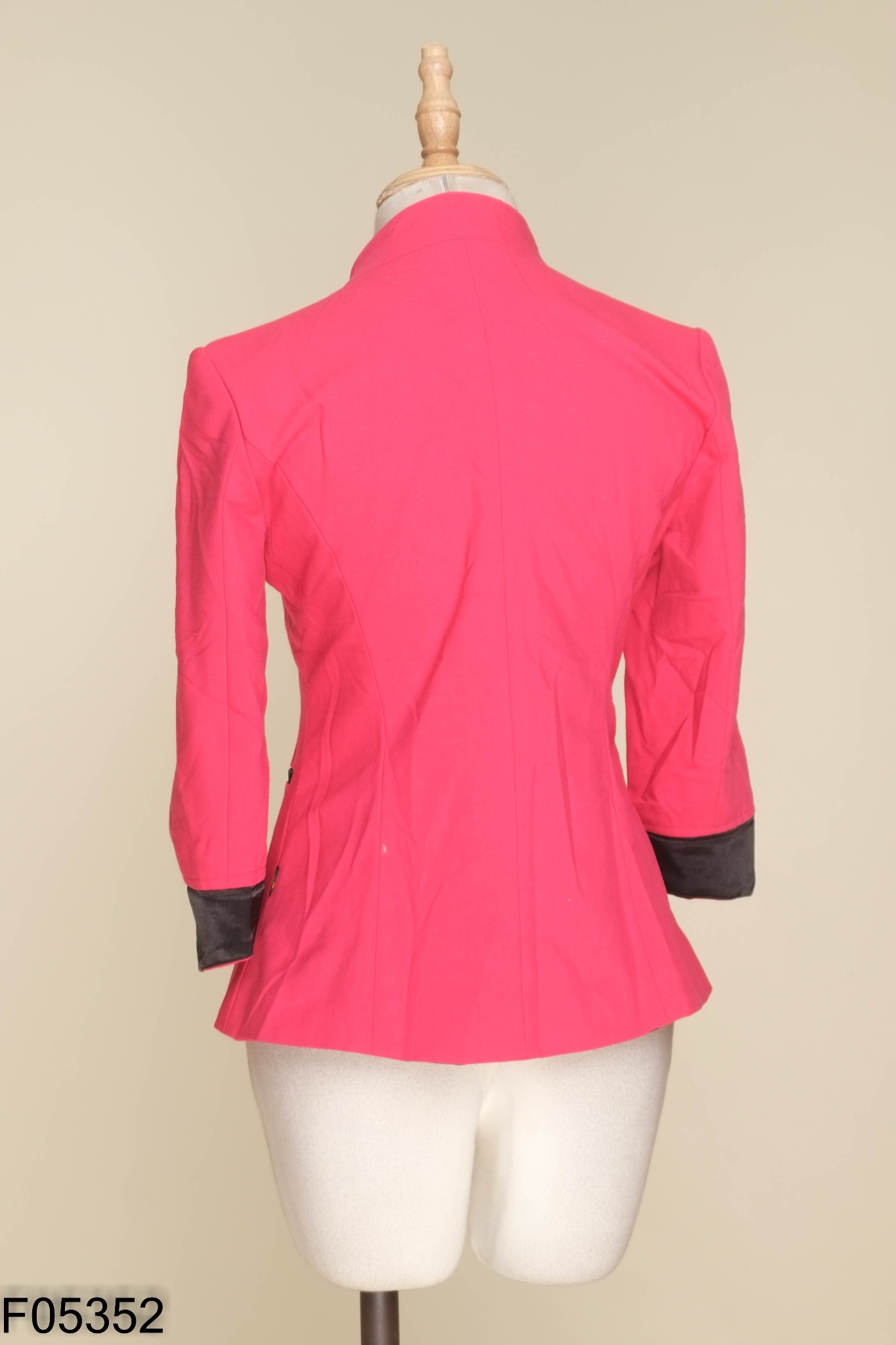 Áo khoác vest KB hồng viền đen