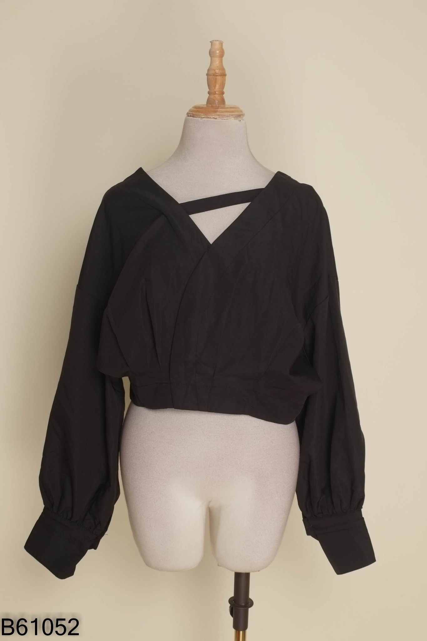 Áo croptop đen