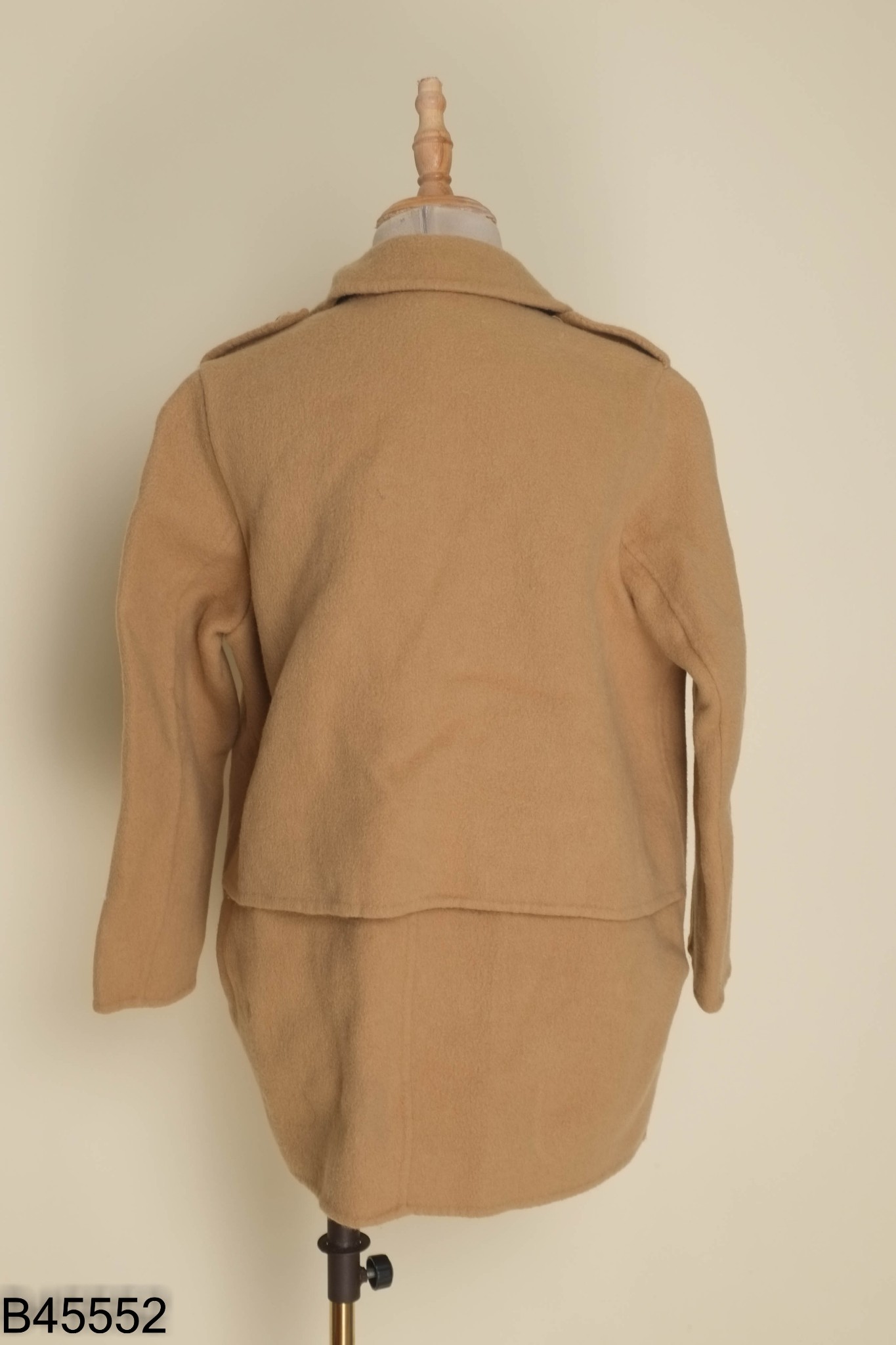 Áo khoac nâu cổ vest