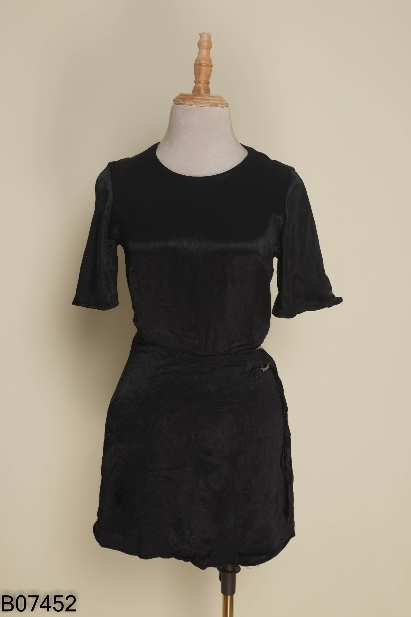 Váy ZARA đen ngắn