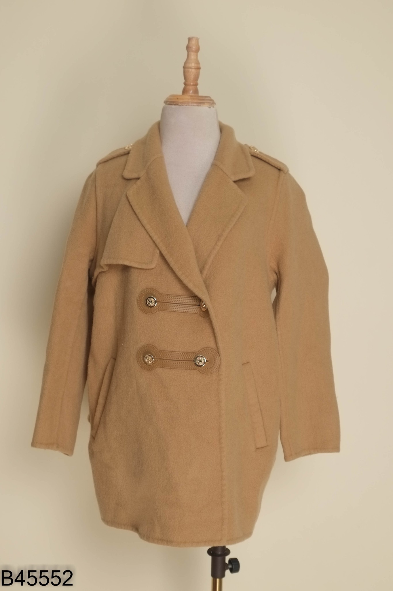 Áo khoac nâu cổ vest