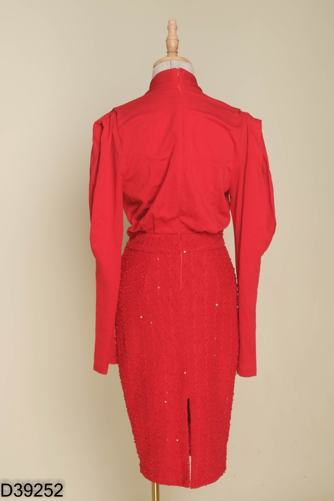 Váy đỏ phối dạ tweed