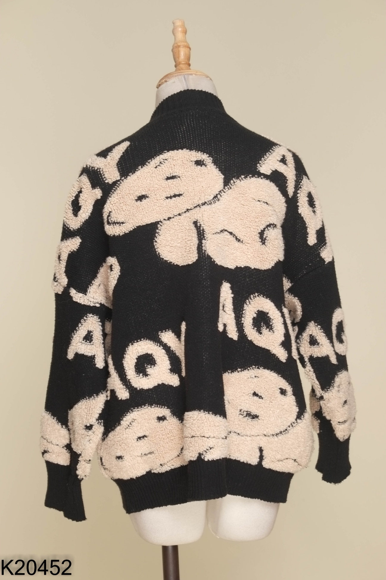 Áo len cardigan đen họa tiết