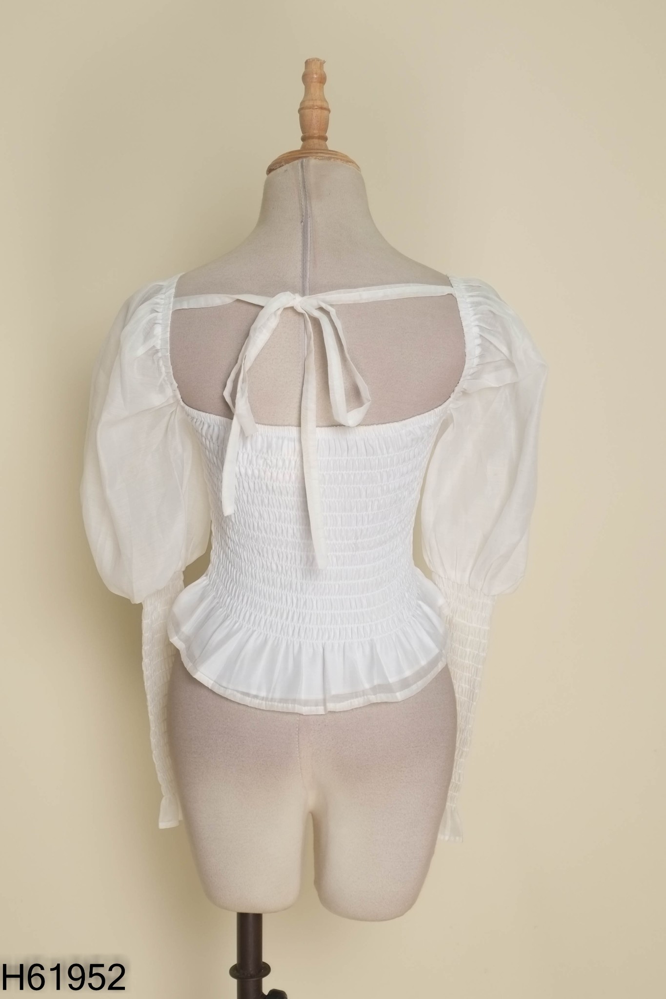 Áo croptop trắng tay bồng dây buộc lưng