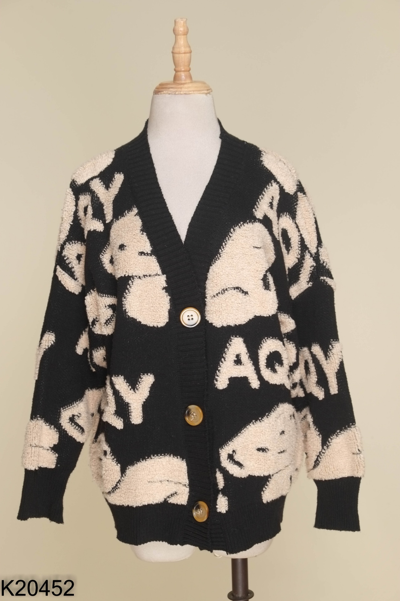 Áo len cardigan đen họa tiết