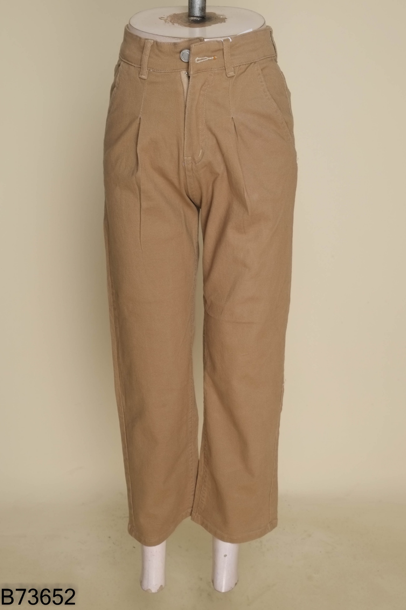 Quần jeans nâu ống đứng