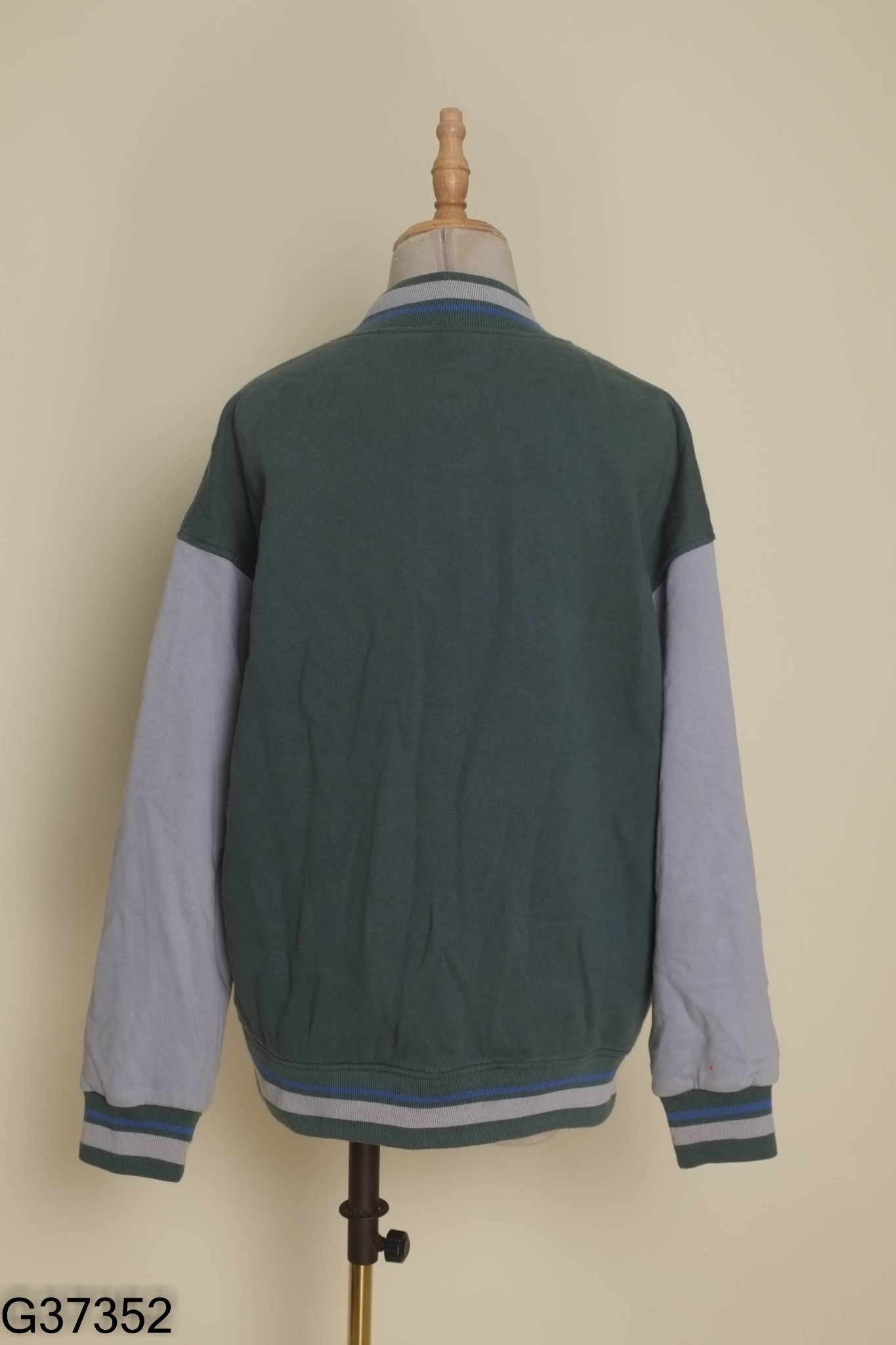 Áo bomber xanh SLY CLOTHING thêu chữ
